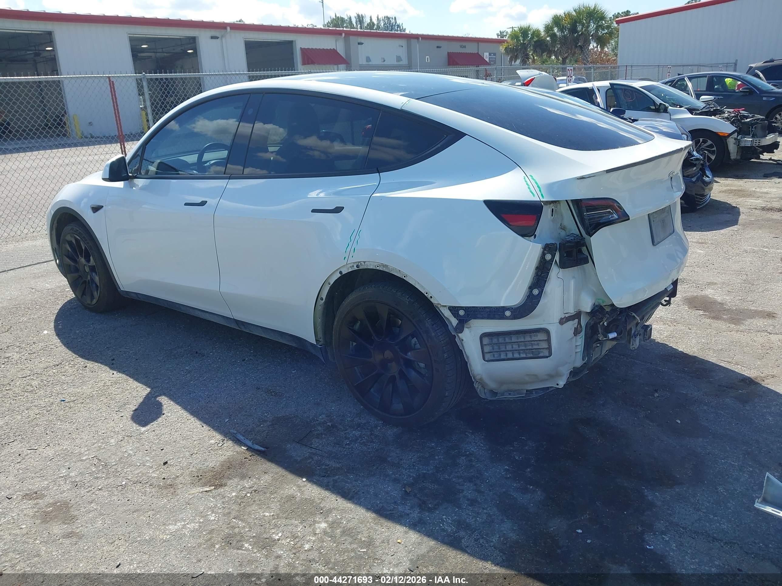TESLA MODEL image 3