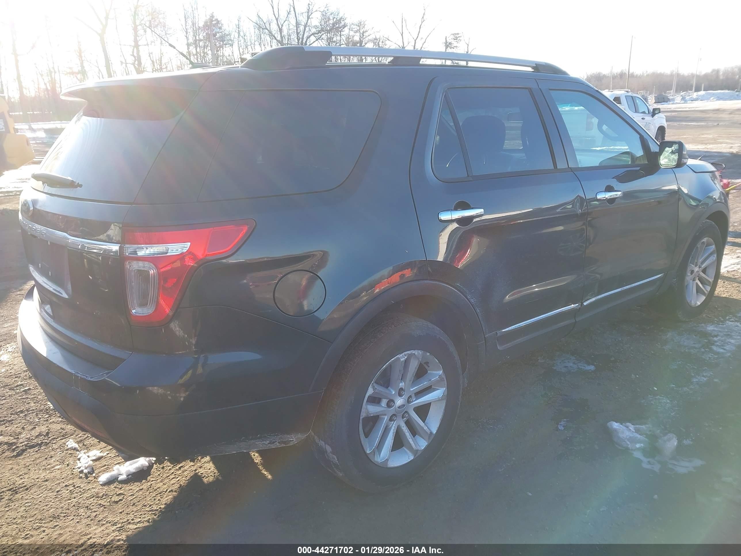 FORD EXPLORER image 4