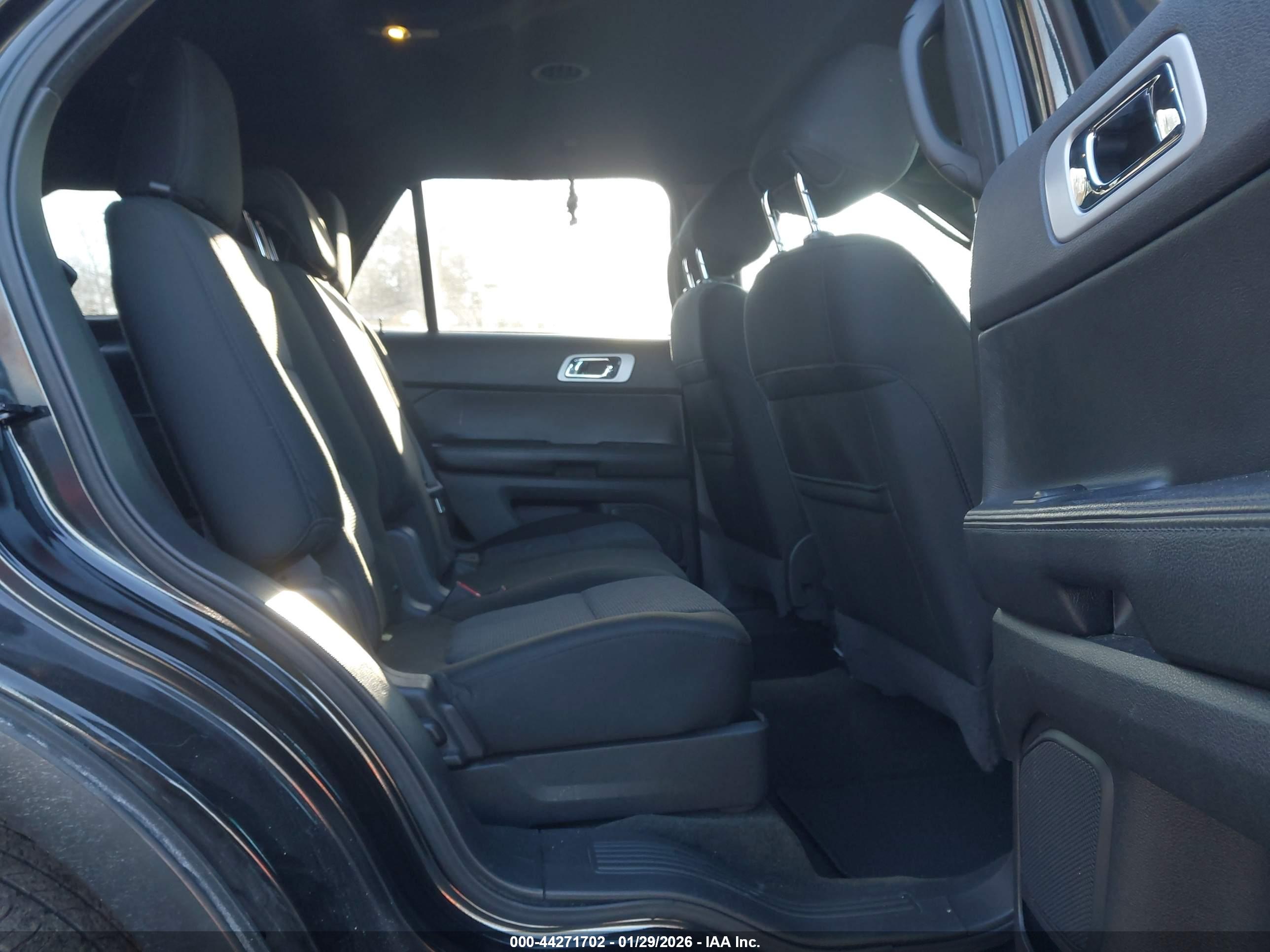 FORD EXPLORER image 8
