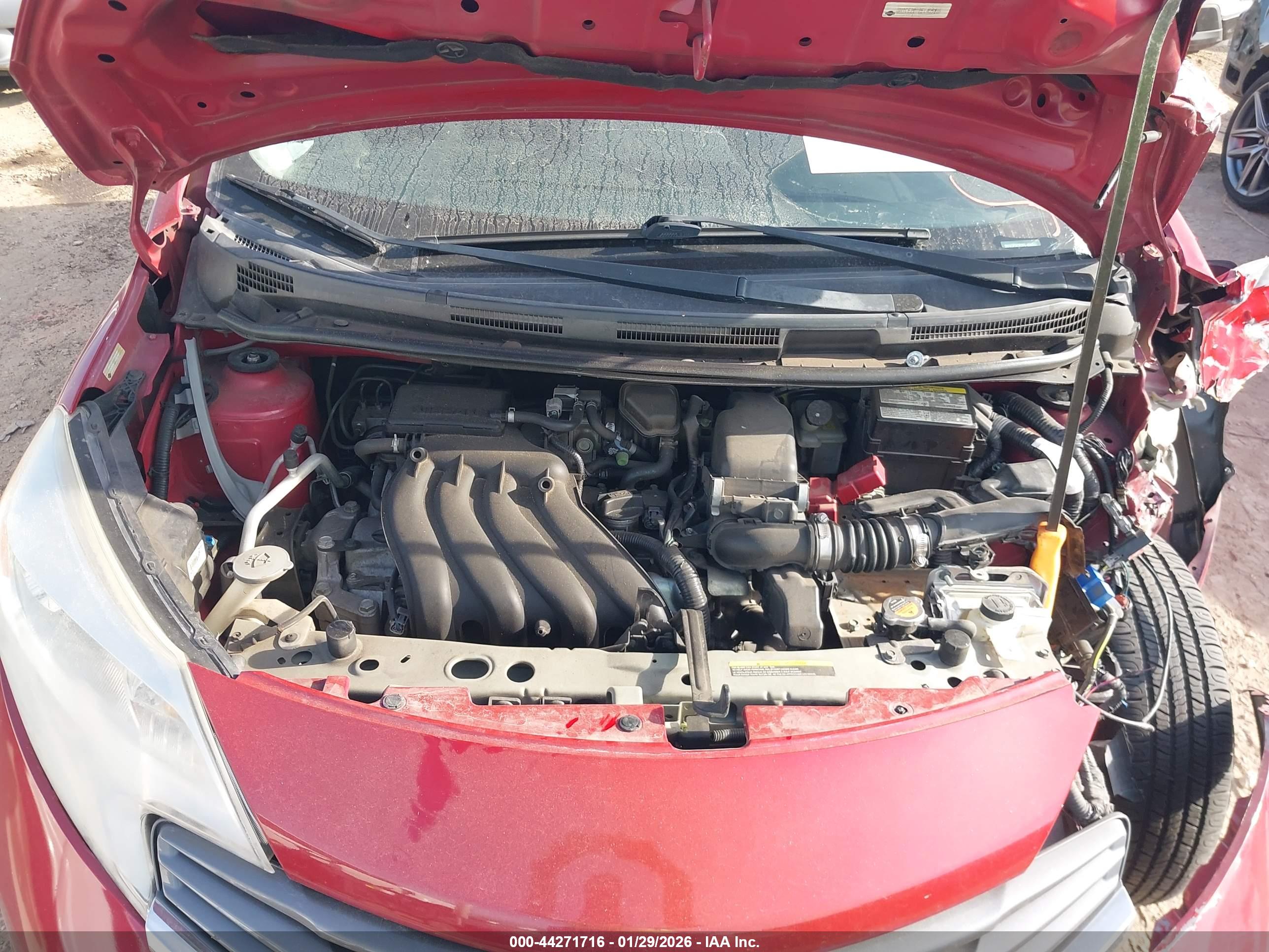 NISSAN VERSA image 10