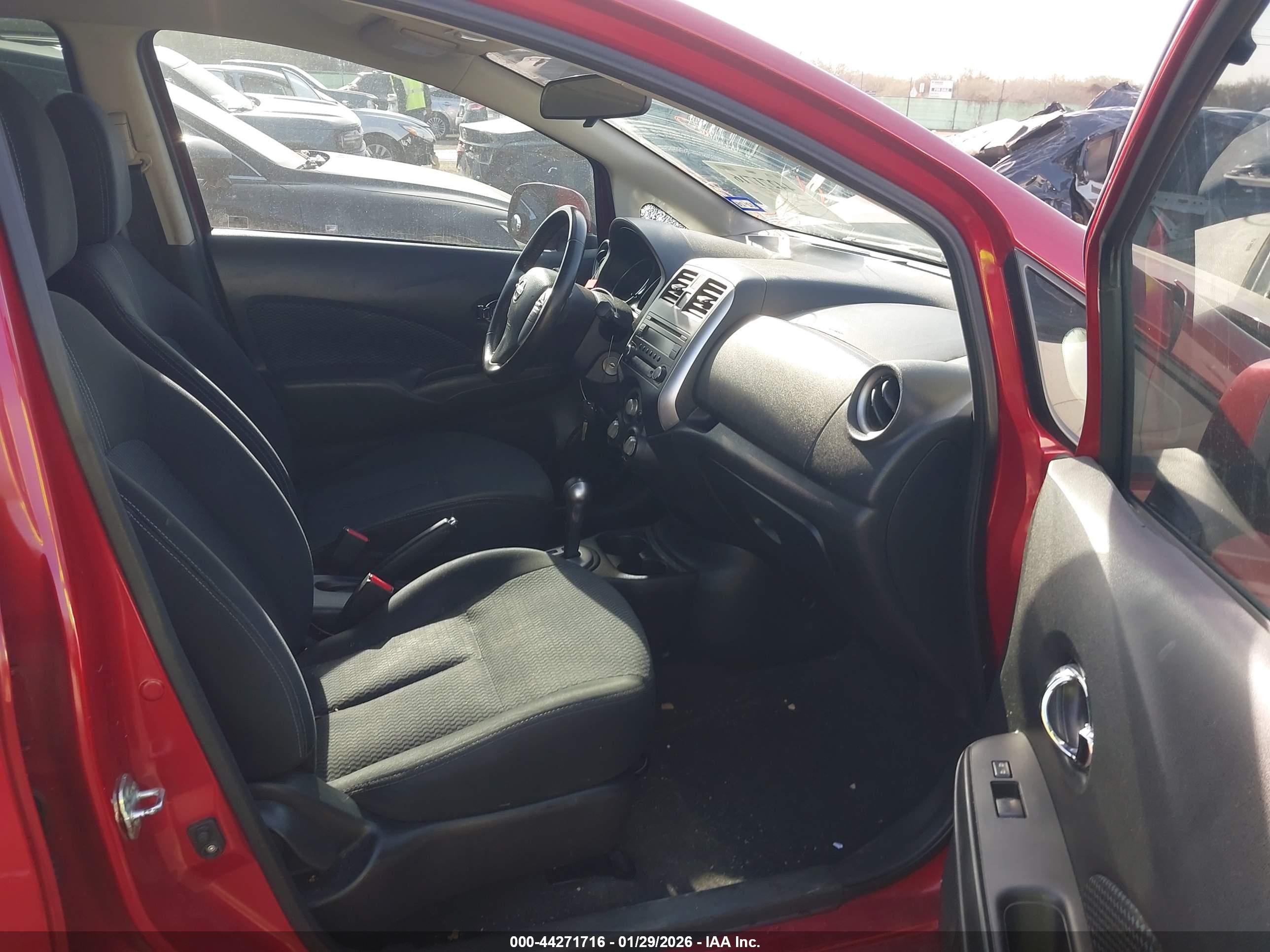 NISSAN VERSA image 5