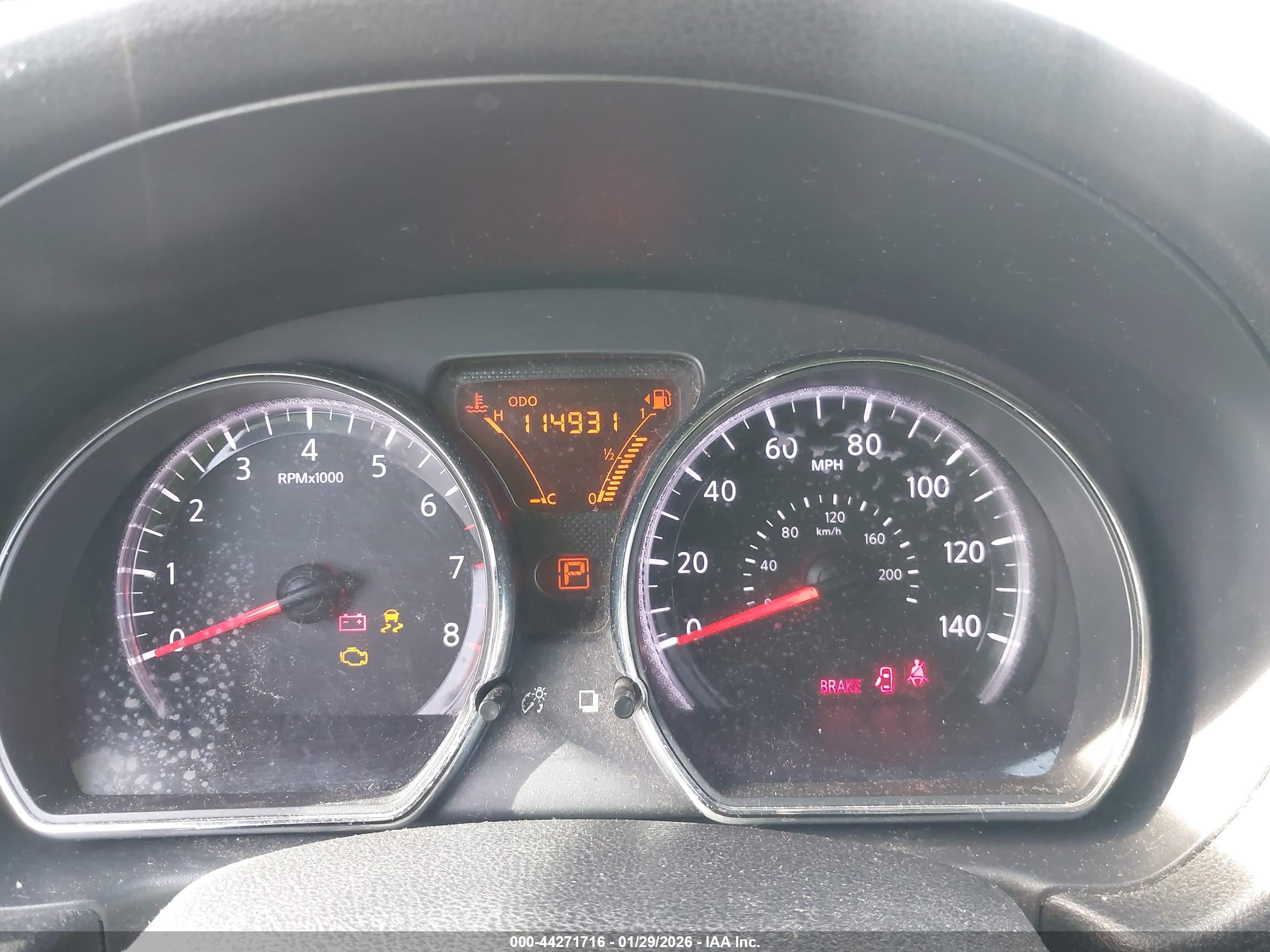 NISSAN VERSA image 7