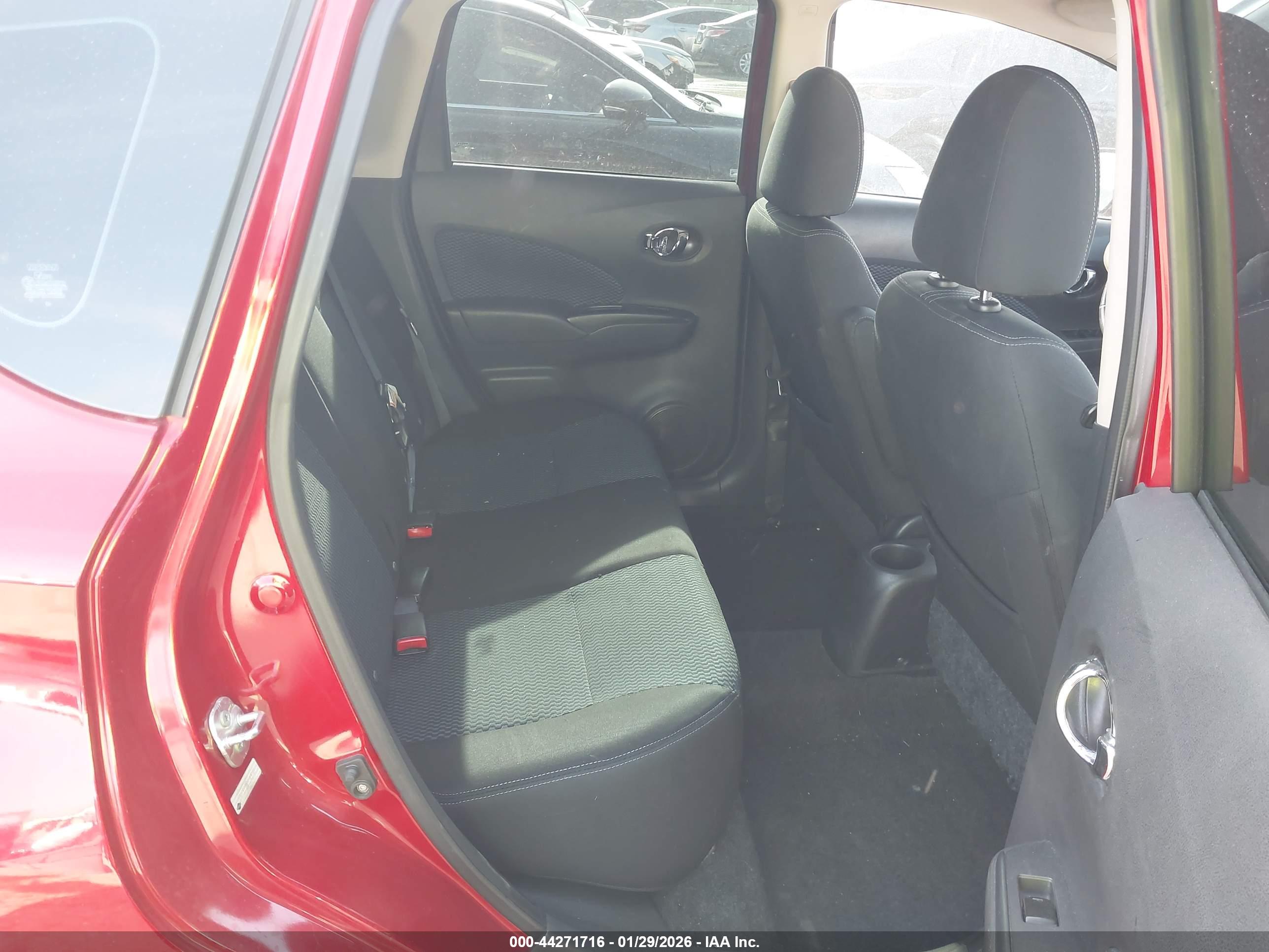 NISSAN VERSA image 8