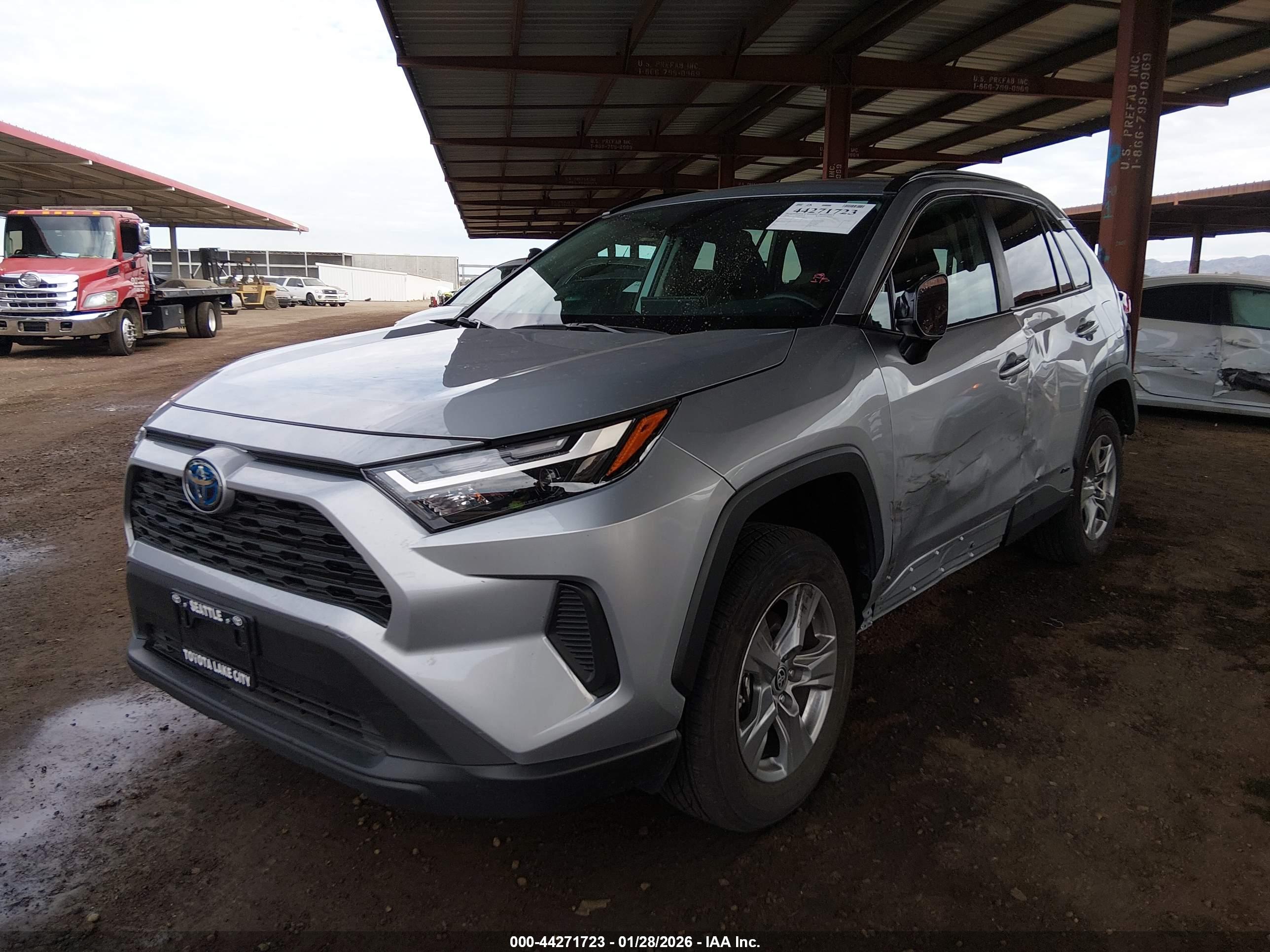 TOYOTA RAV4 image 2