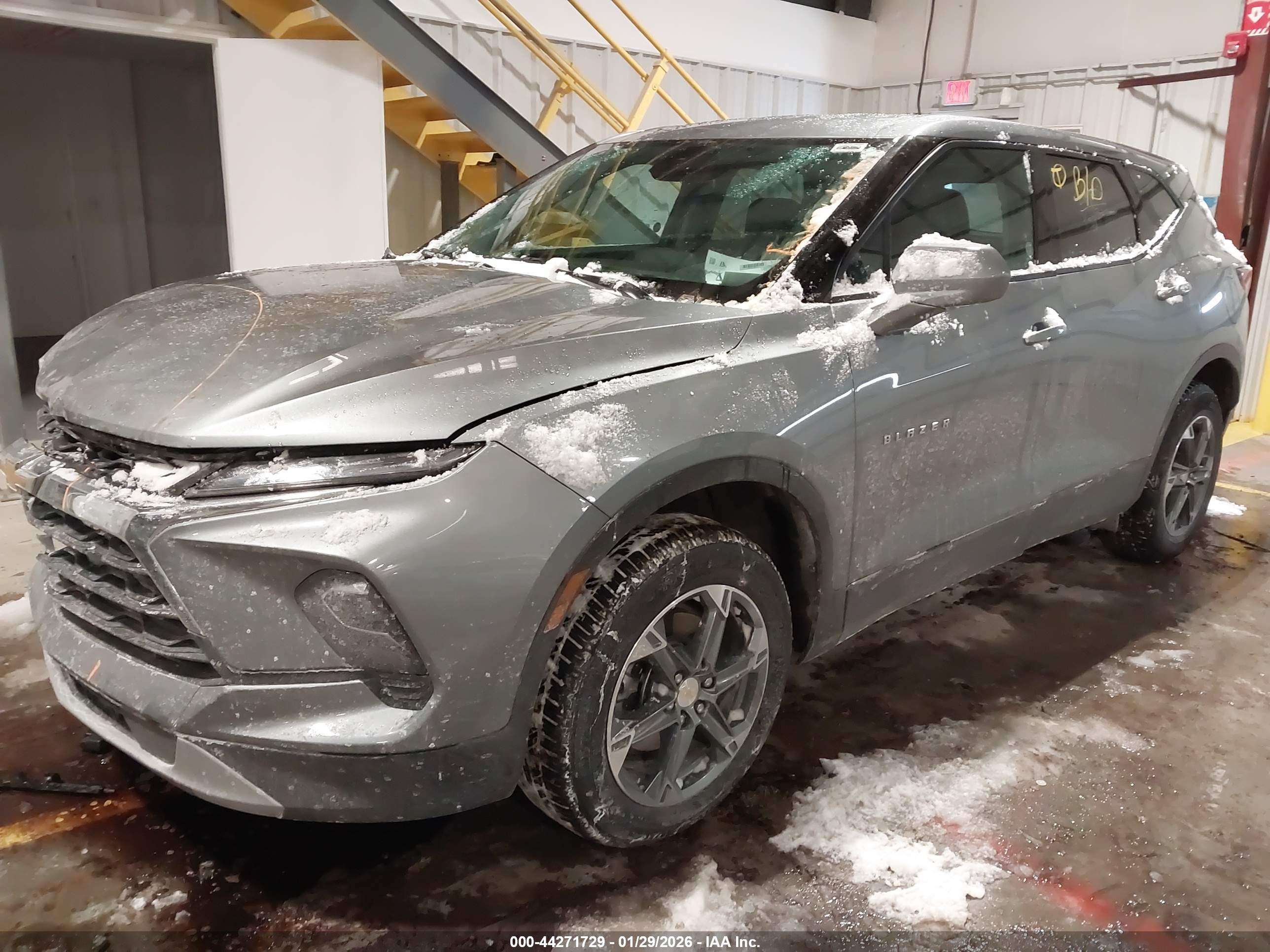 CHEVROLET BLAZER image 2
