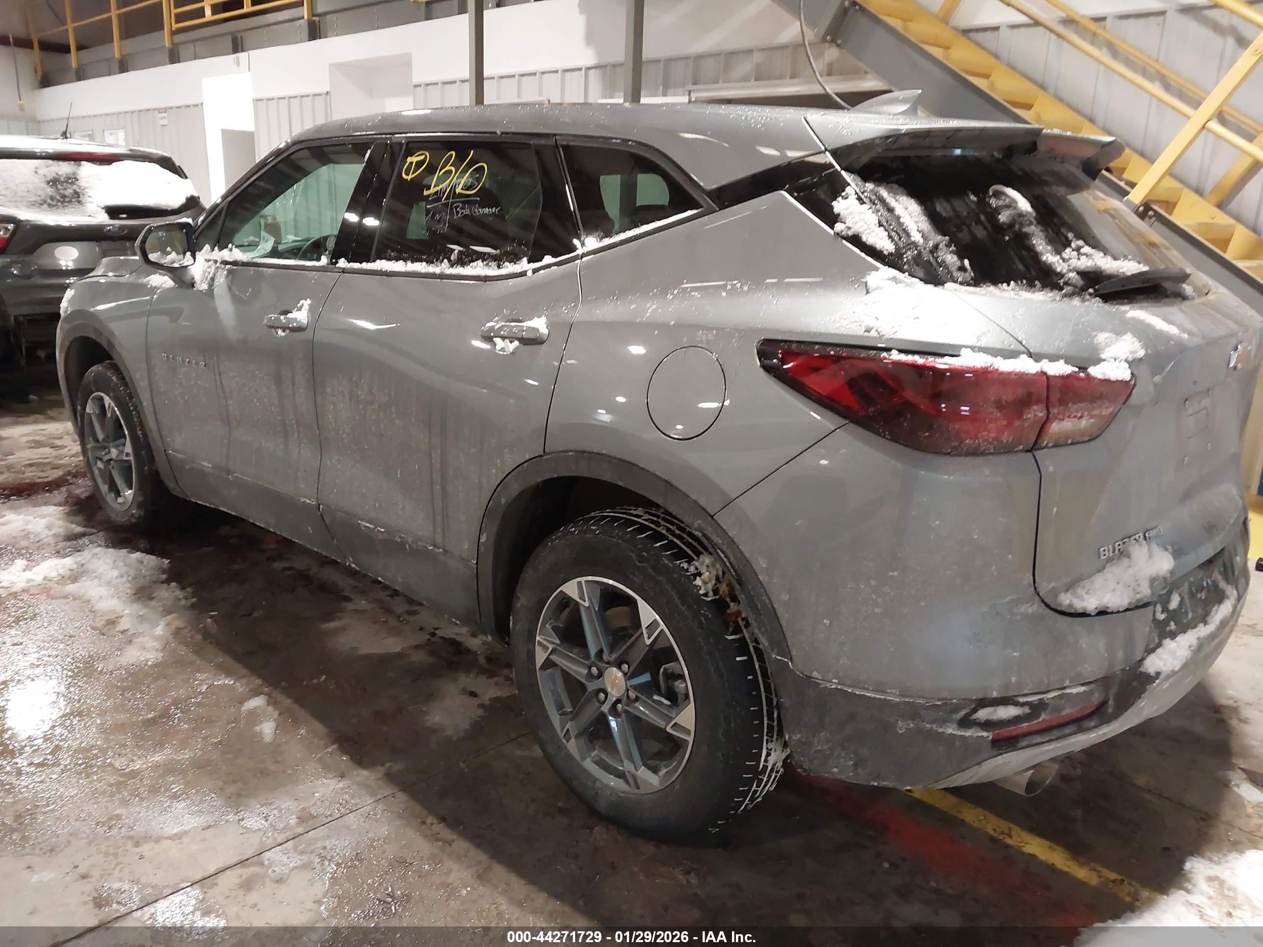 CHEVROLET BLAZER image 3
