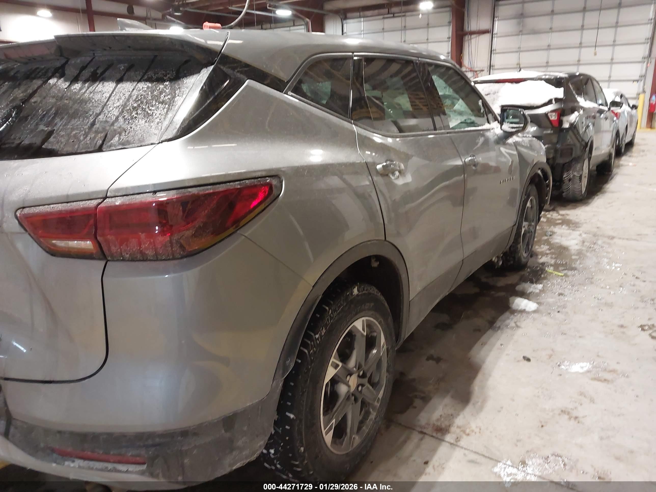 CHEVROLET BLAZER image 4