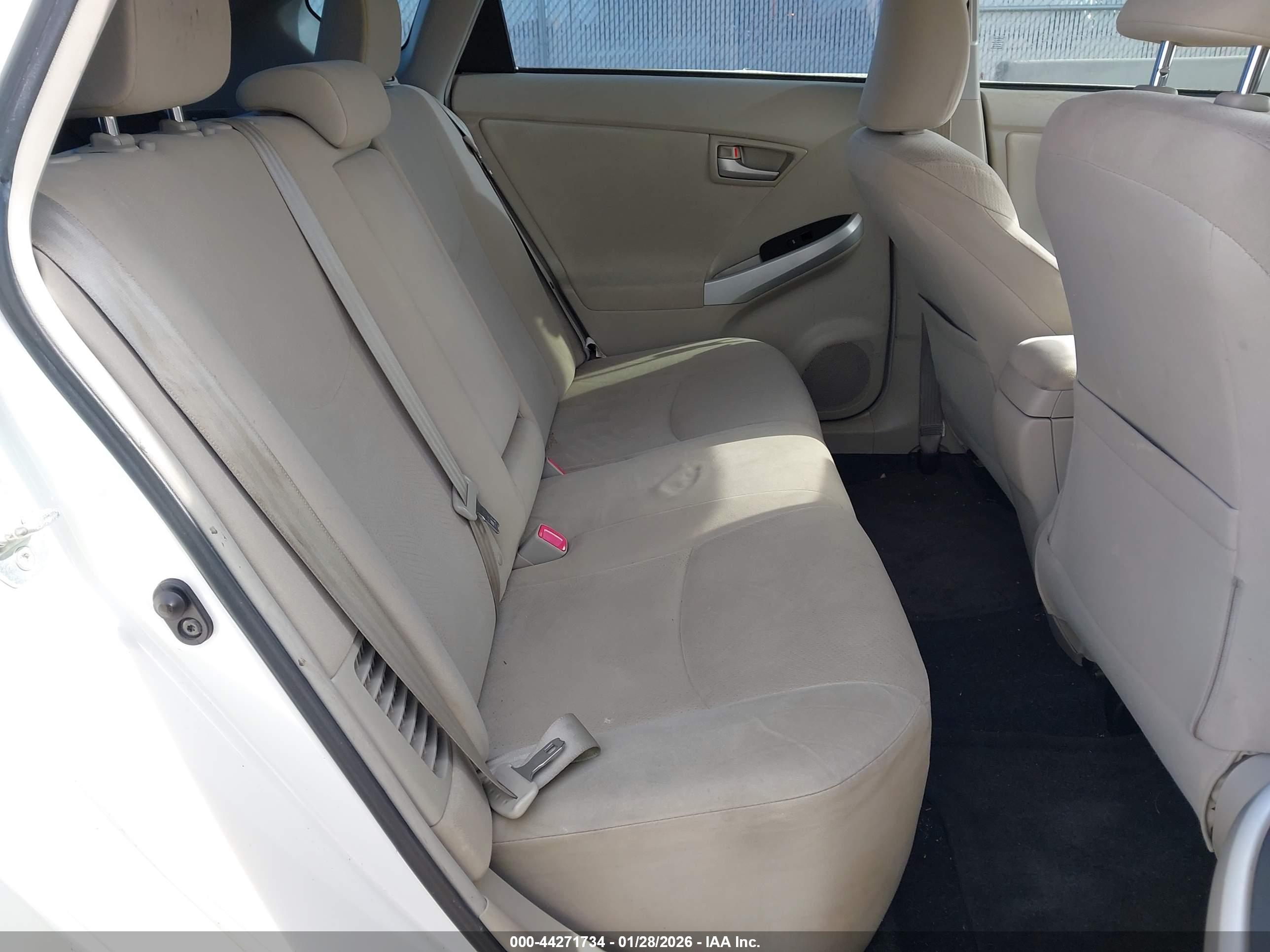 TOYOTA PRIUS image 8