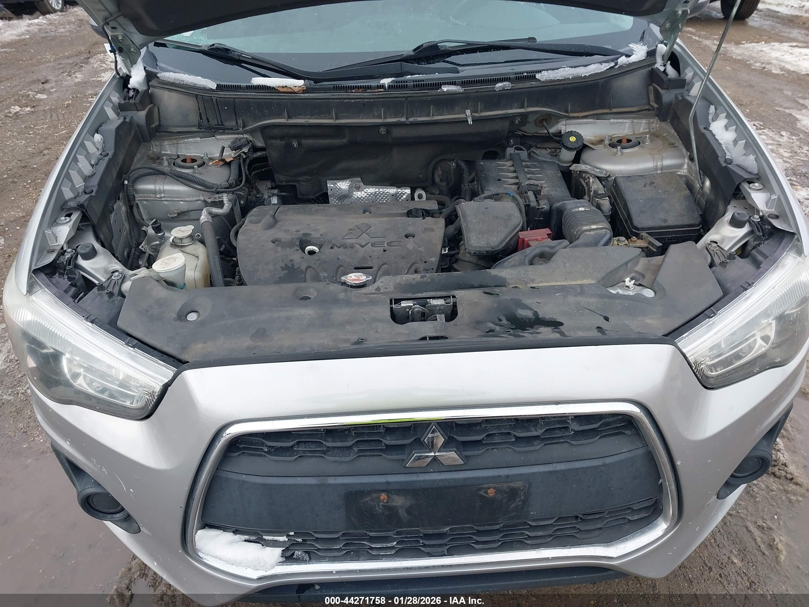 MITSUBISHI OUTLANDER image 10