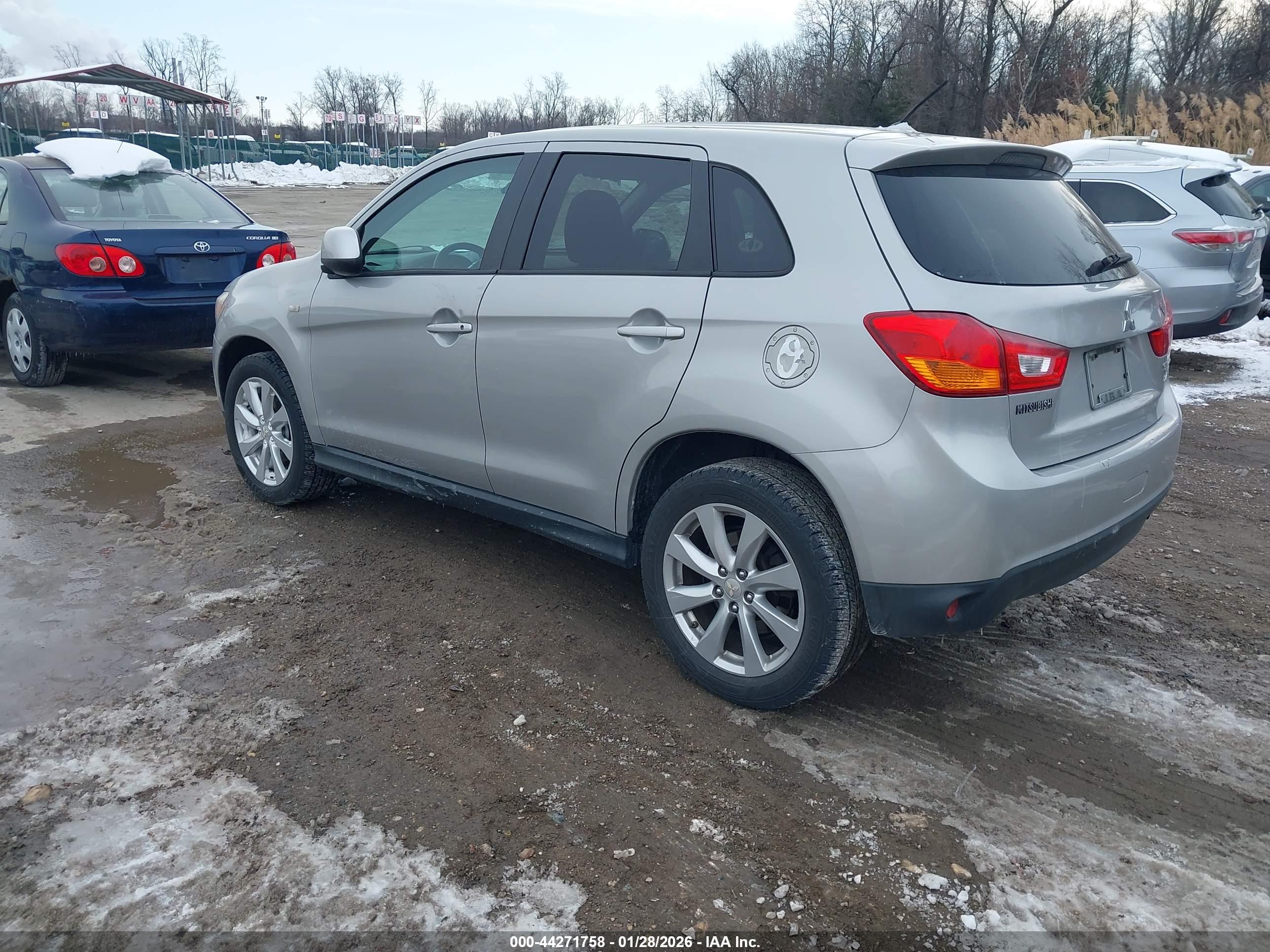 MITSUBISHI OUTLANDER image 3