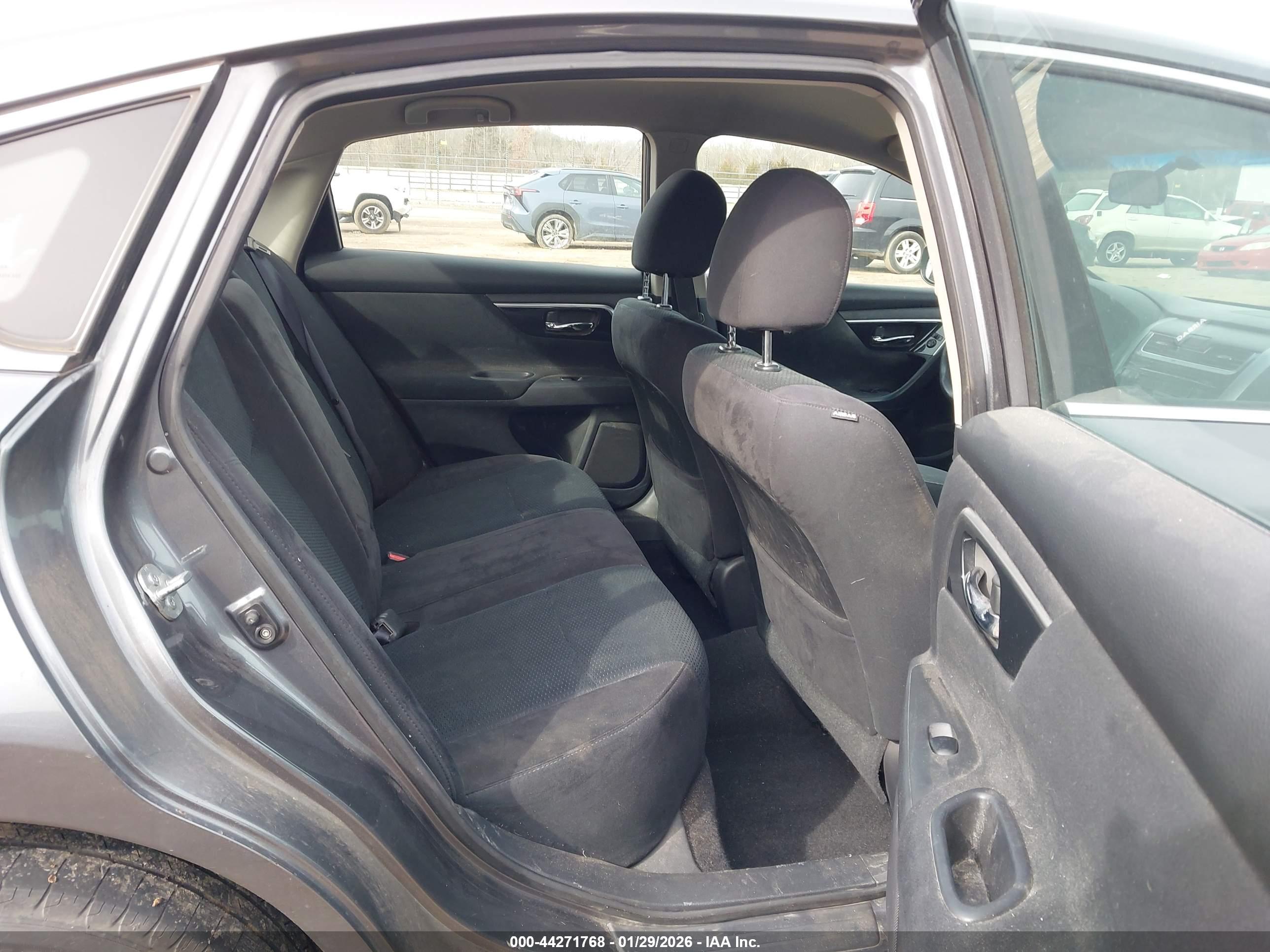 NISSAN ALTIMA image 8