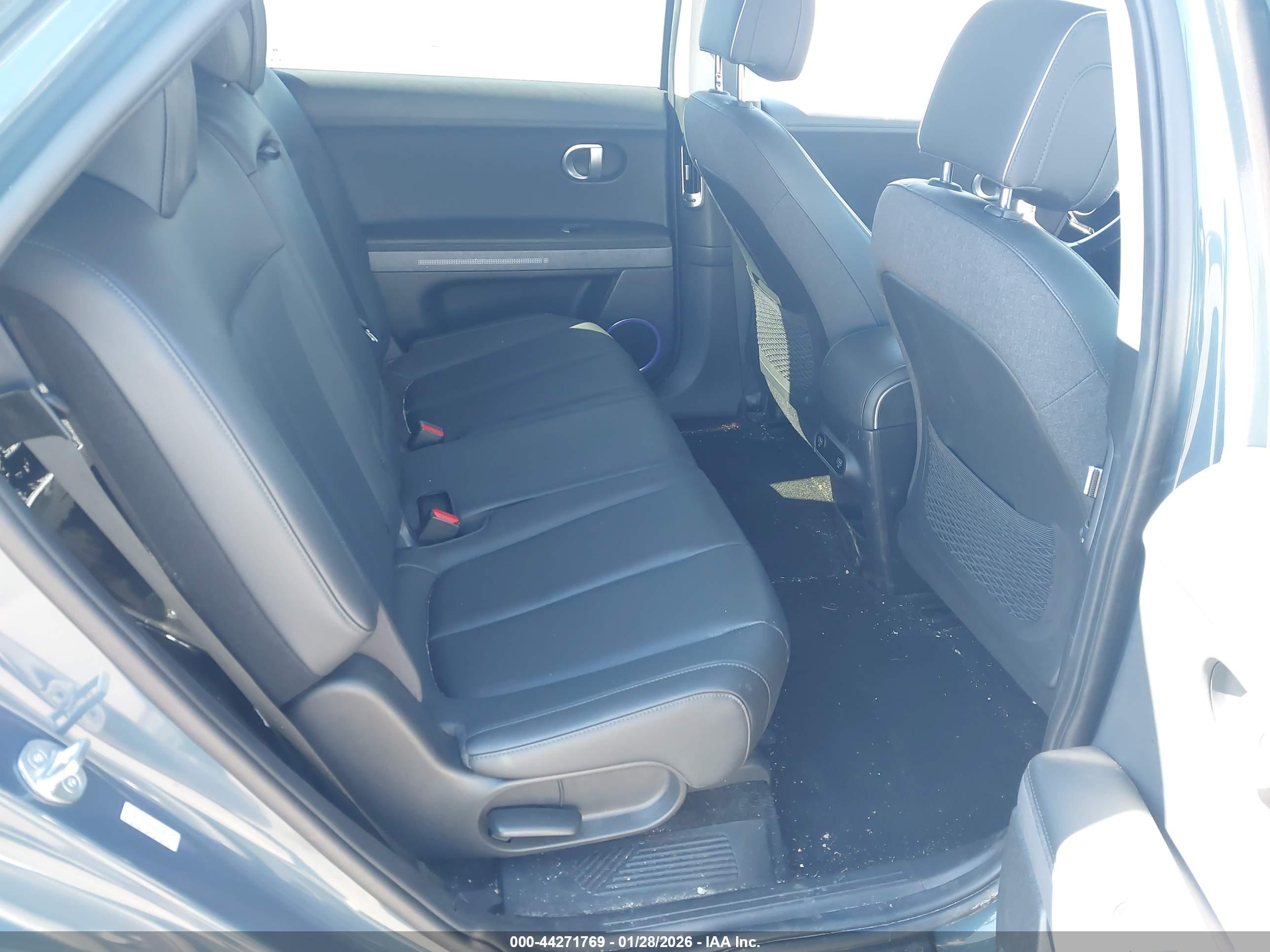 HYUNDAI IONIQ image 8