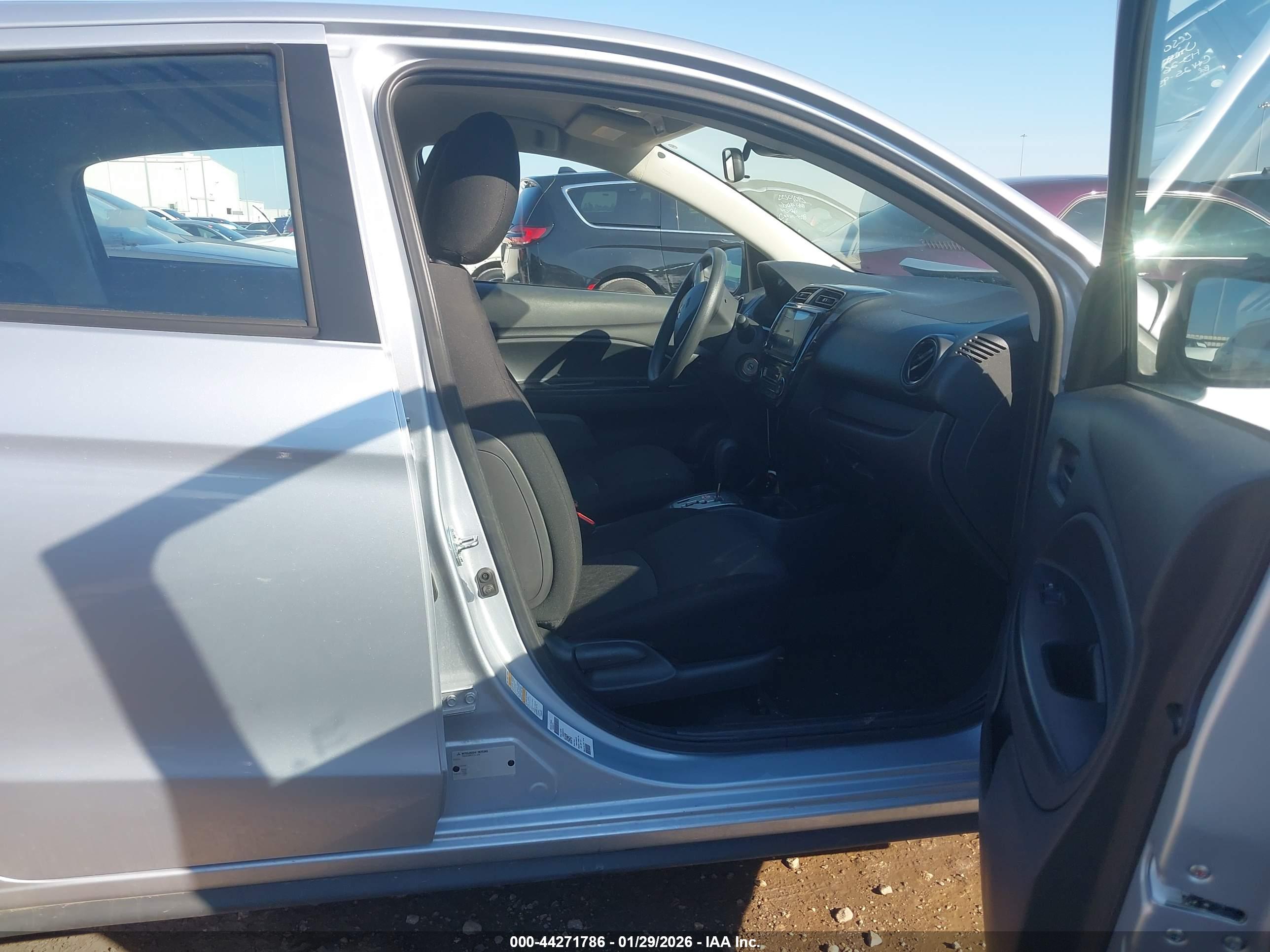 MITSUBISHI MIRAGE image 5