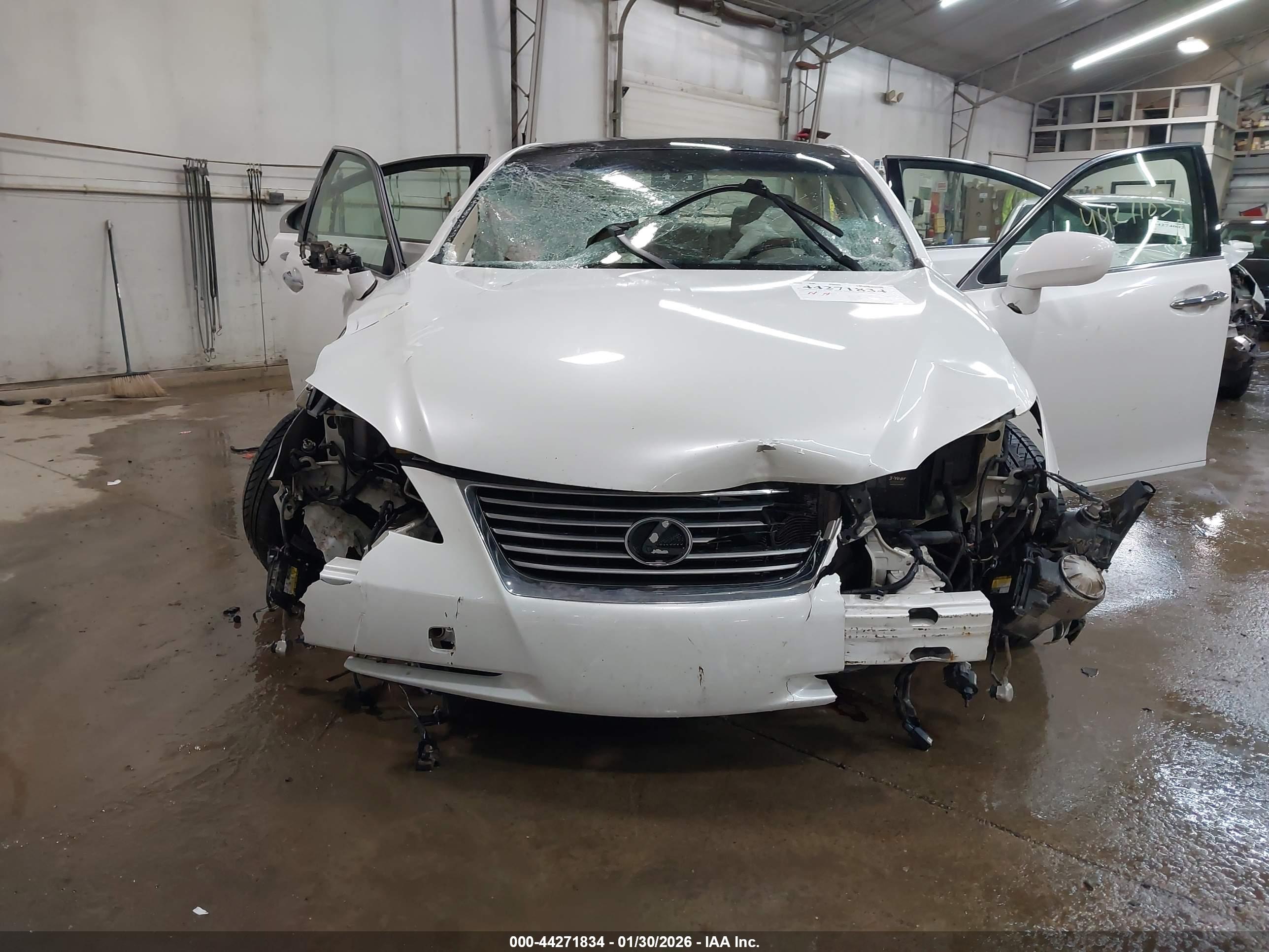 LEXUS ES image 6