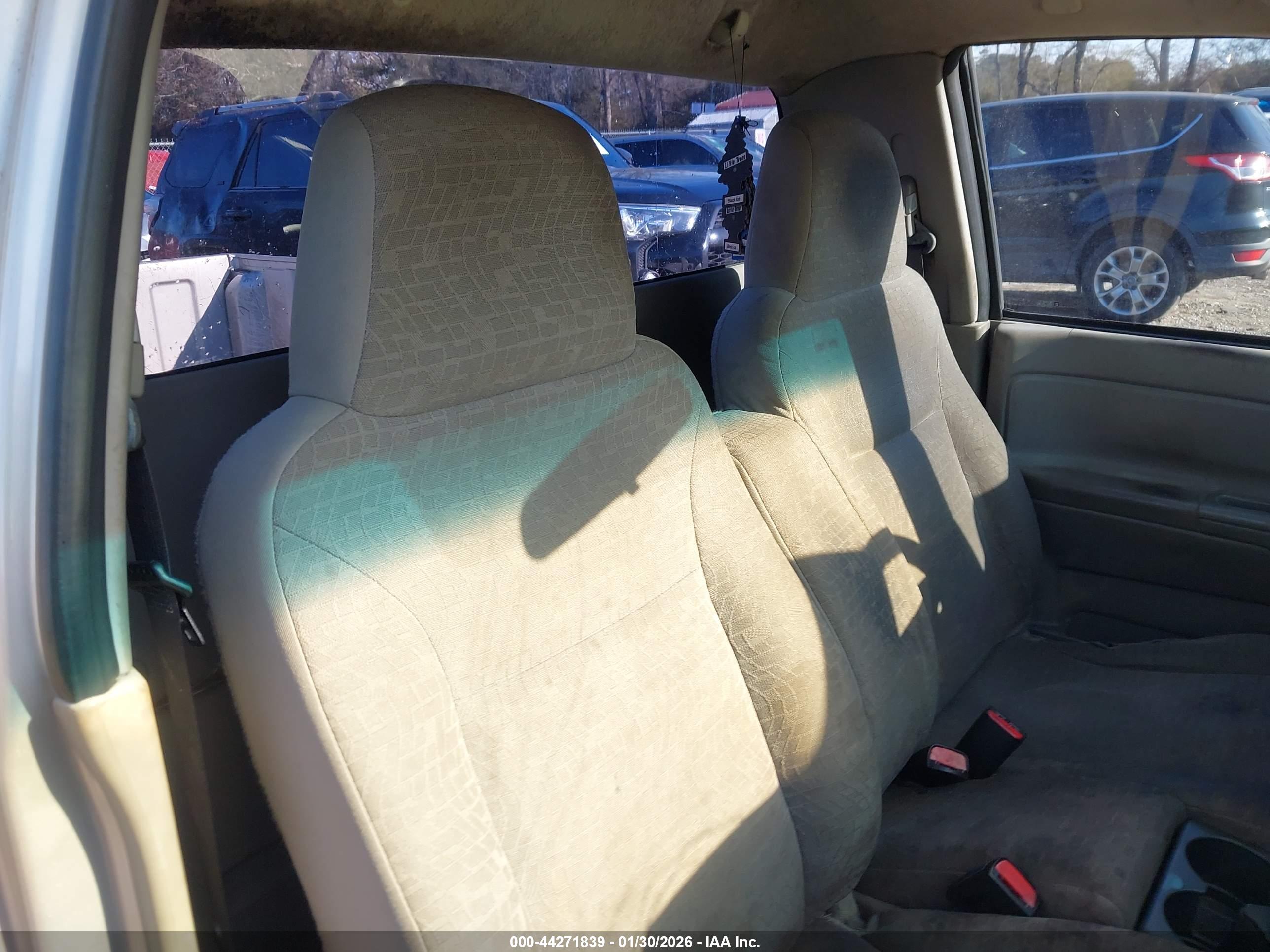 CHEVROLET COLORADO image 8