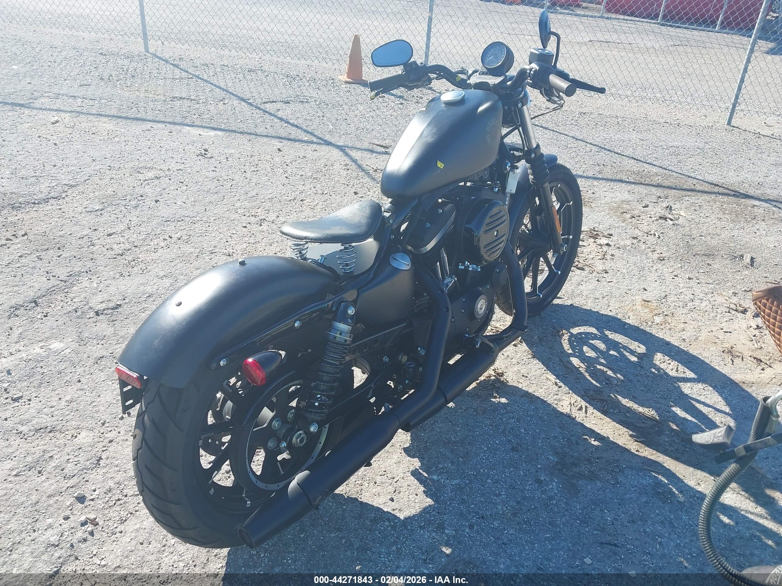 HARLEY-DAVIDSON XL883 image 4
