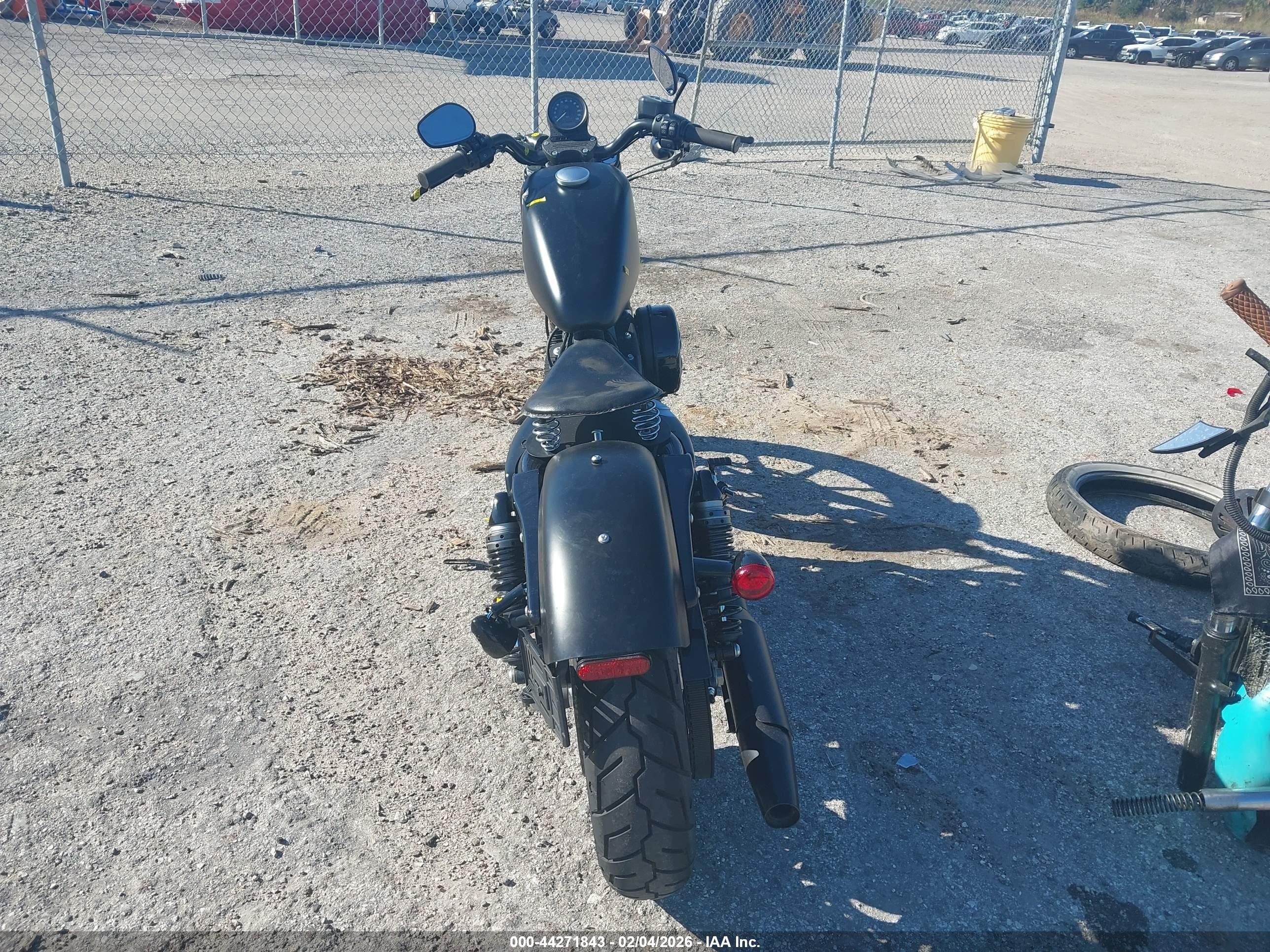HARLEY-DAVIDSON XL883 image 6