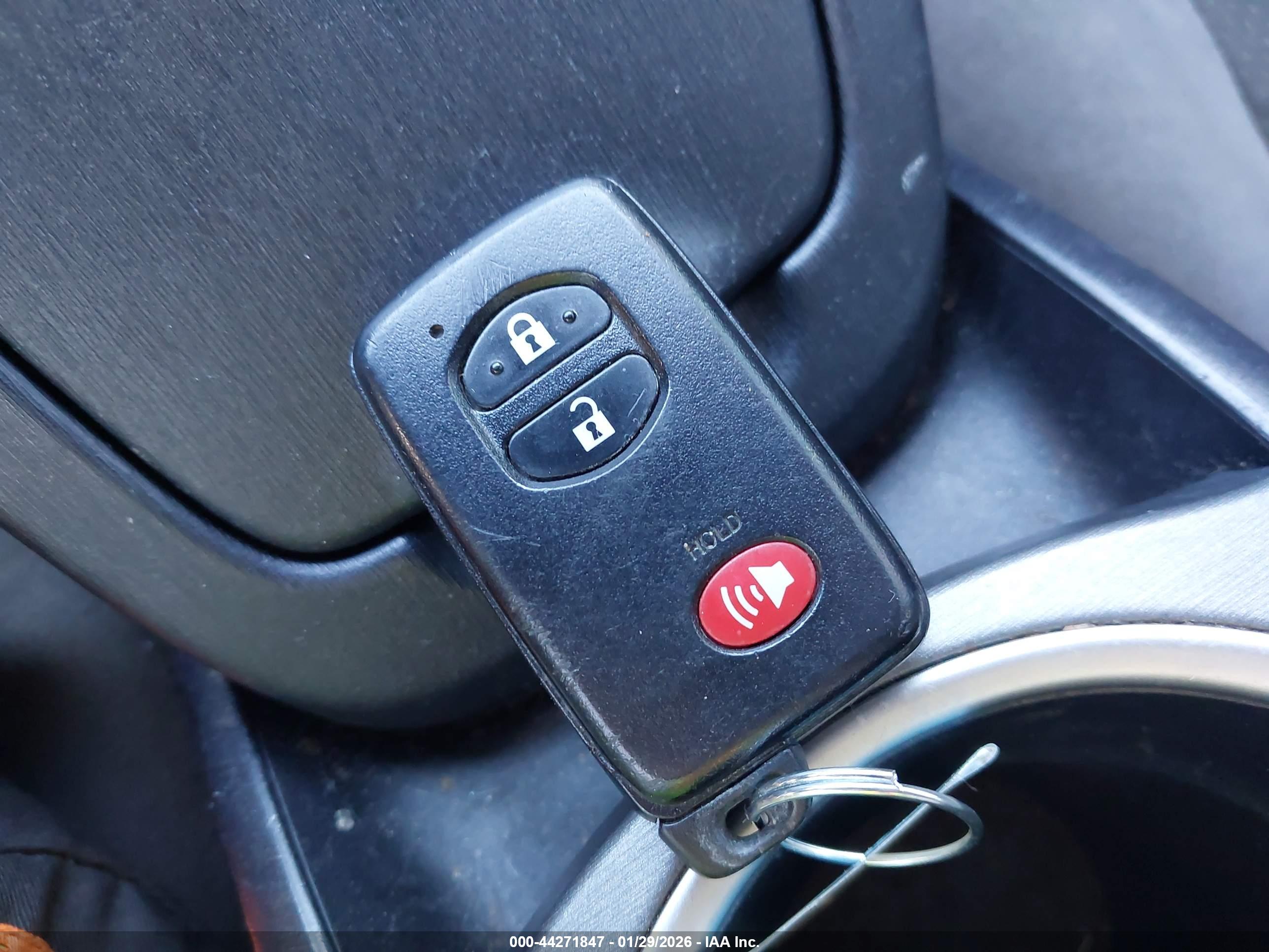 TOYOTA PRIUS image 11