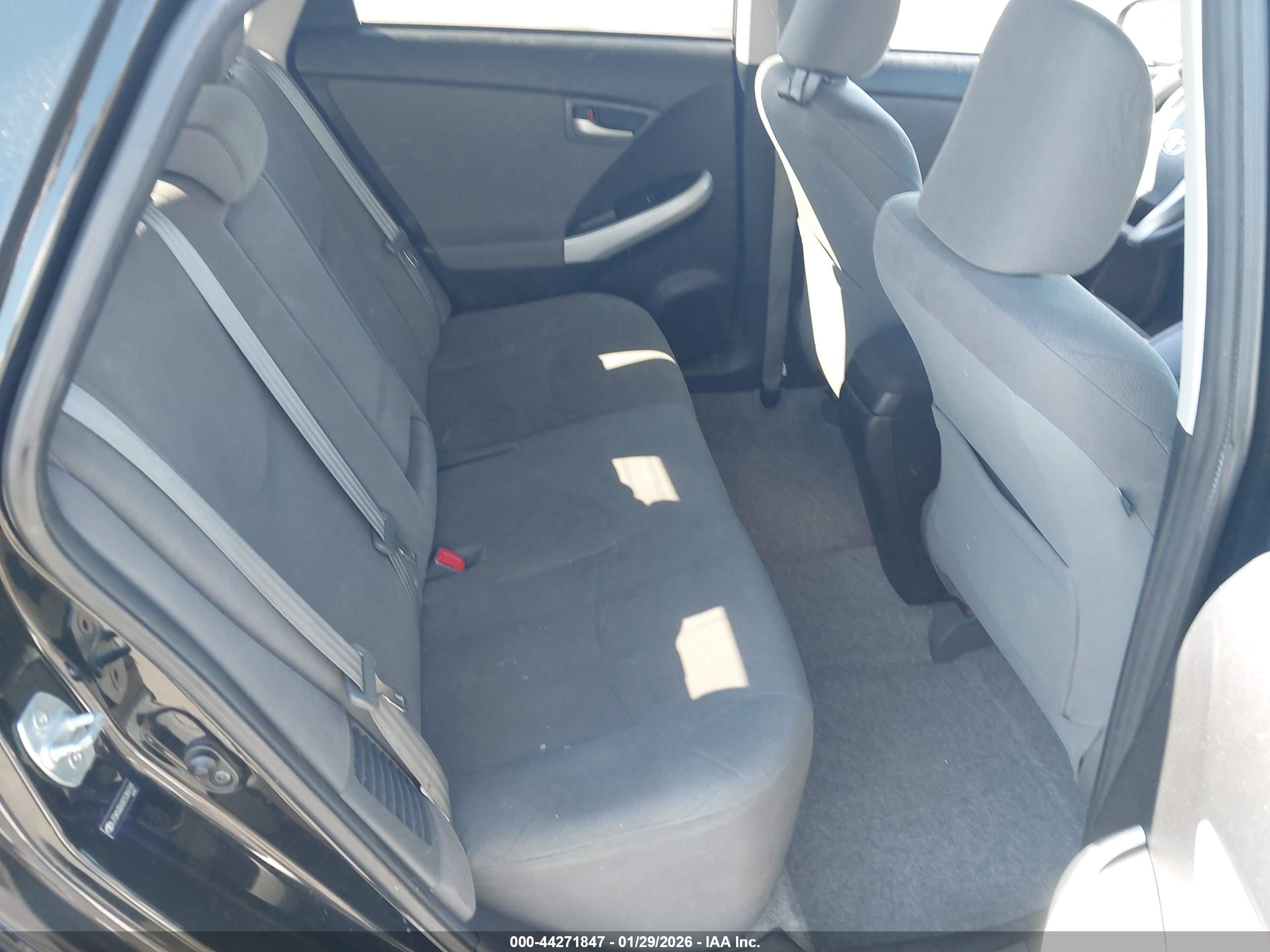 TOYOTA PRIUS image 8