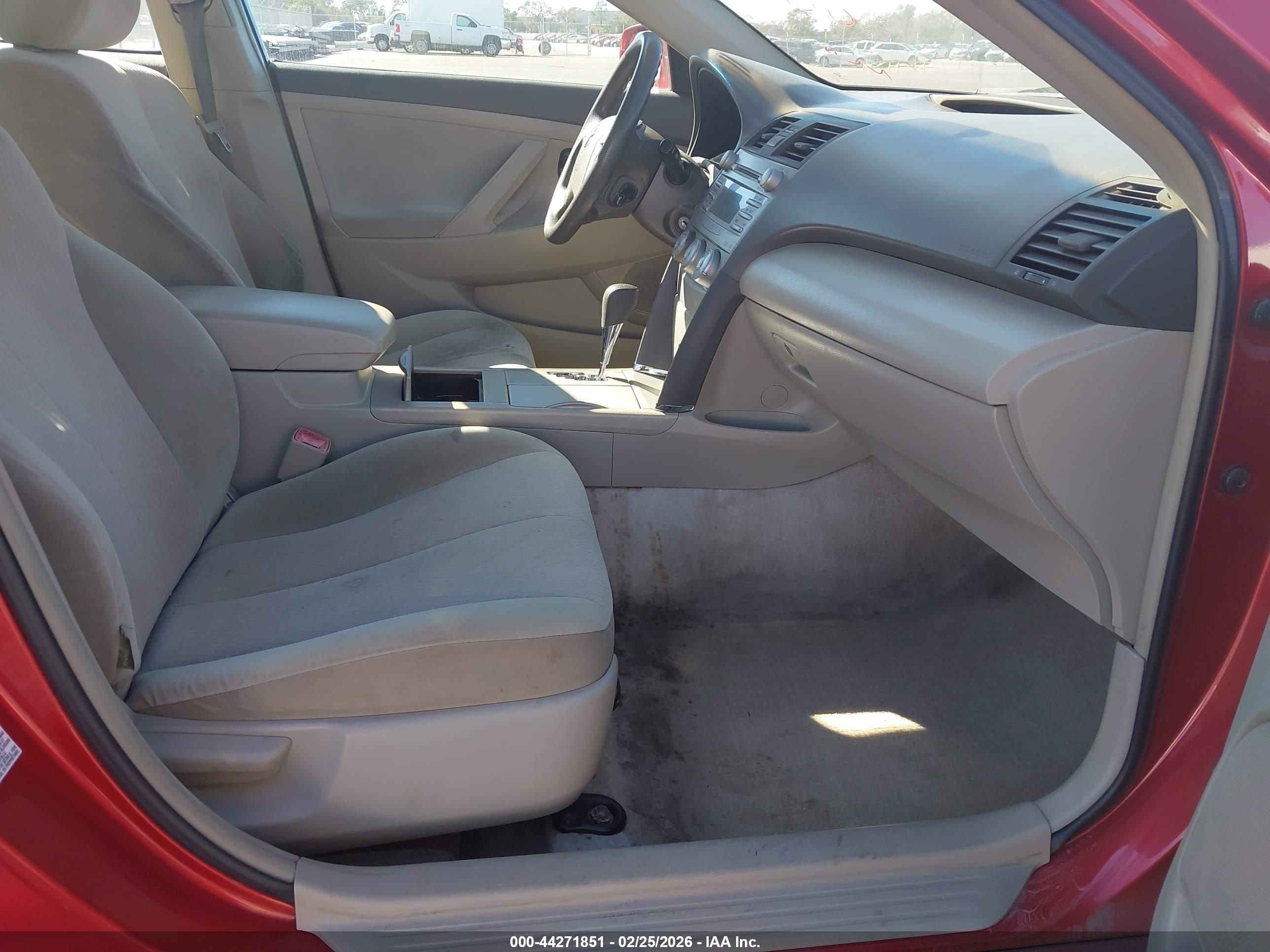 TOYOTA CAMRY image 5