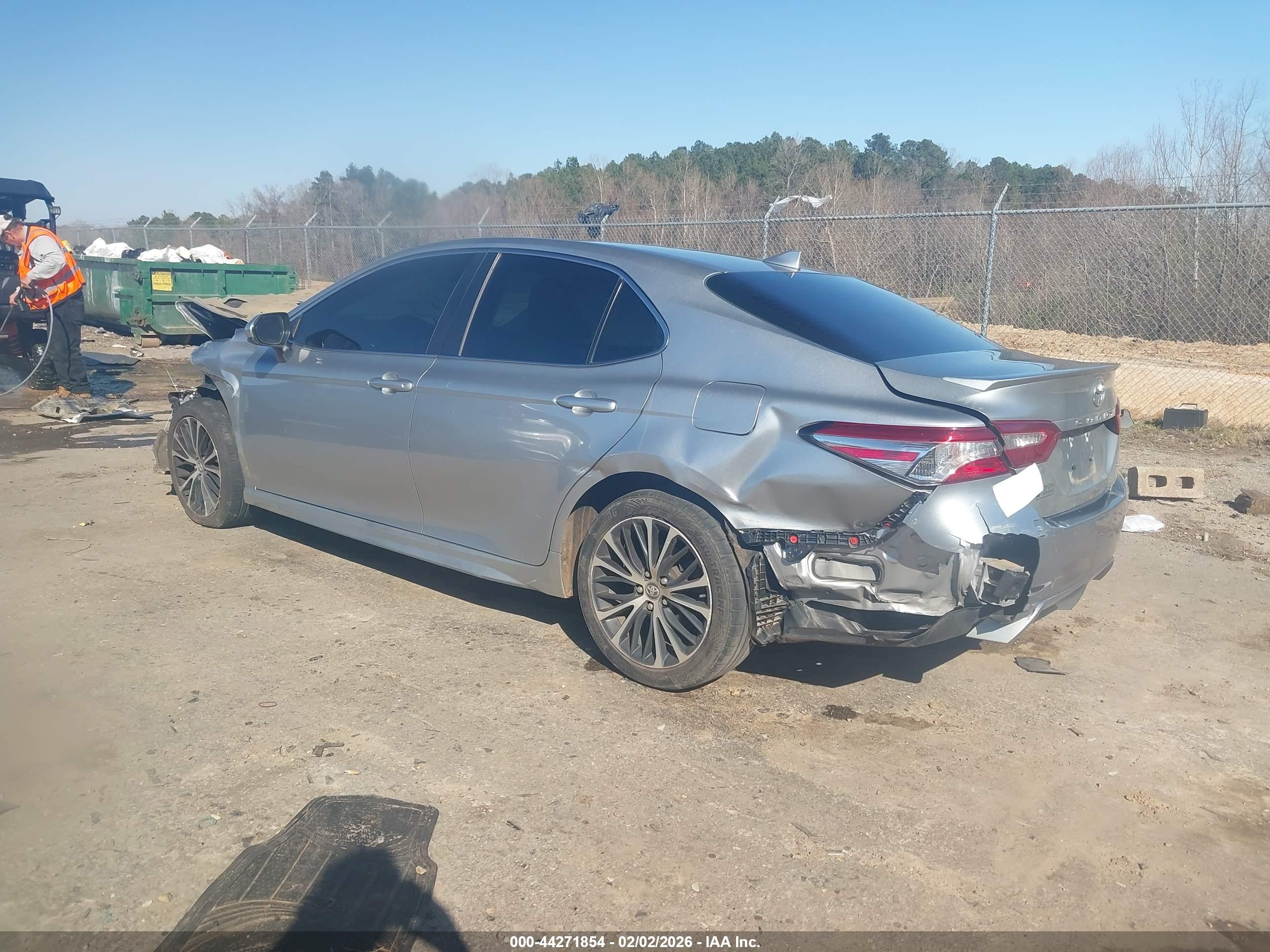 TOYOTA CAMRY image 3
