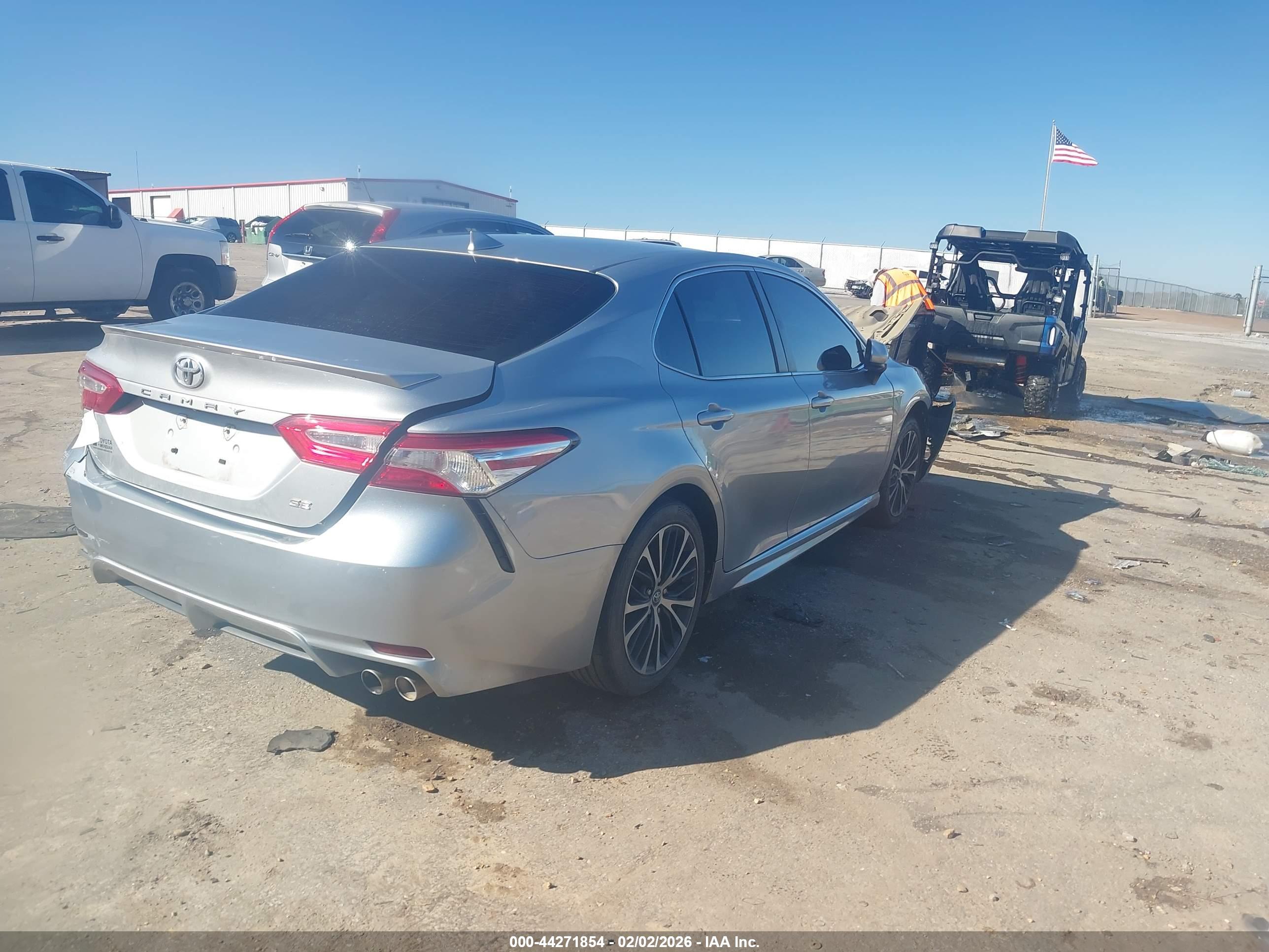 TOYOTA CAMRY image 4
