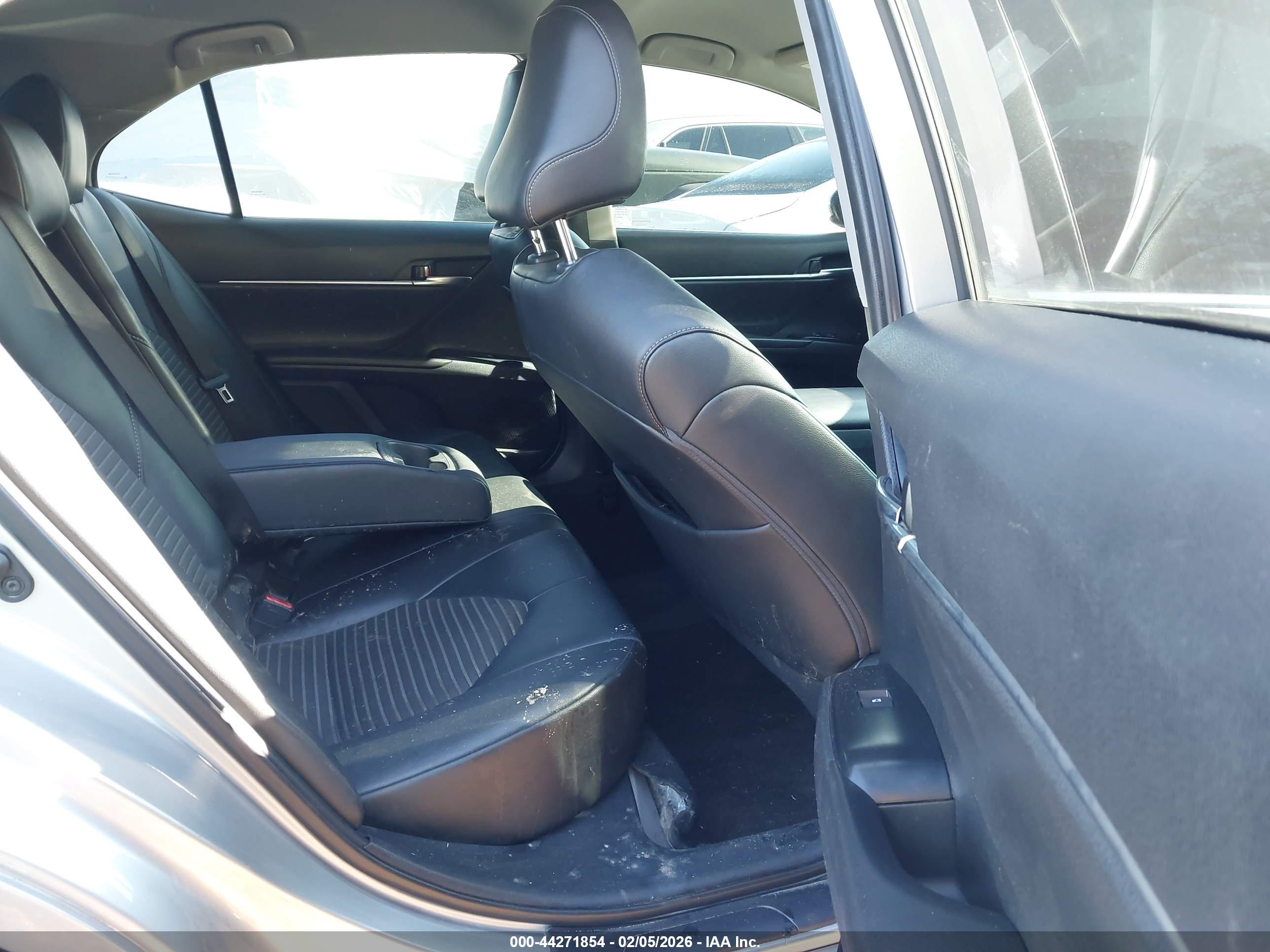 TOYOTA CAMRY image 8
