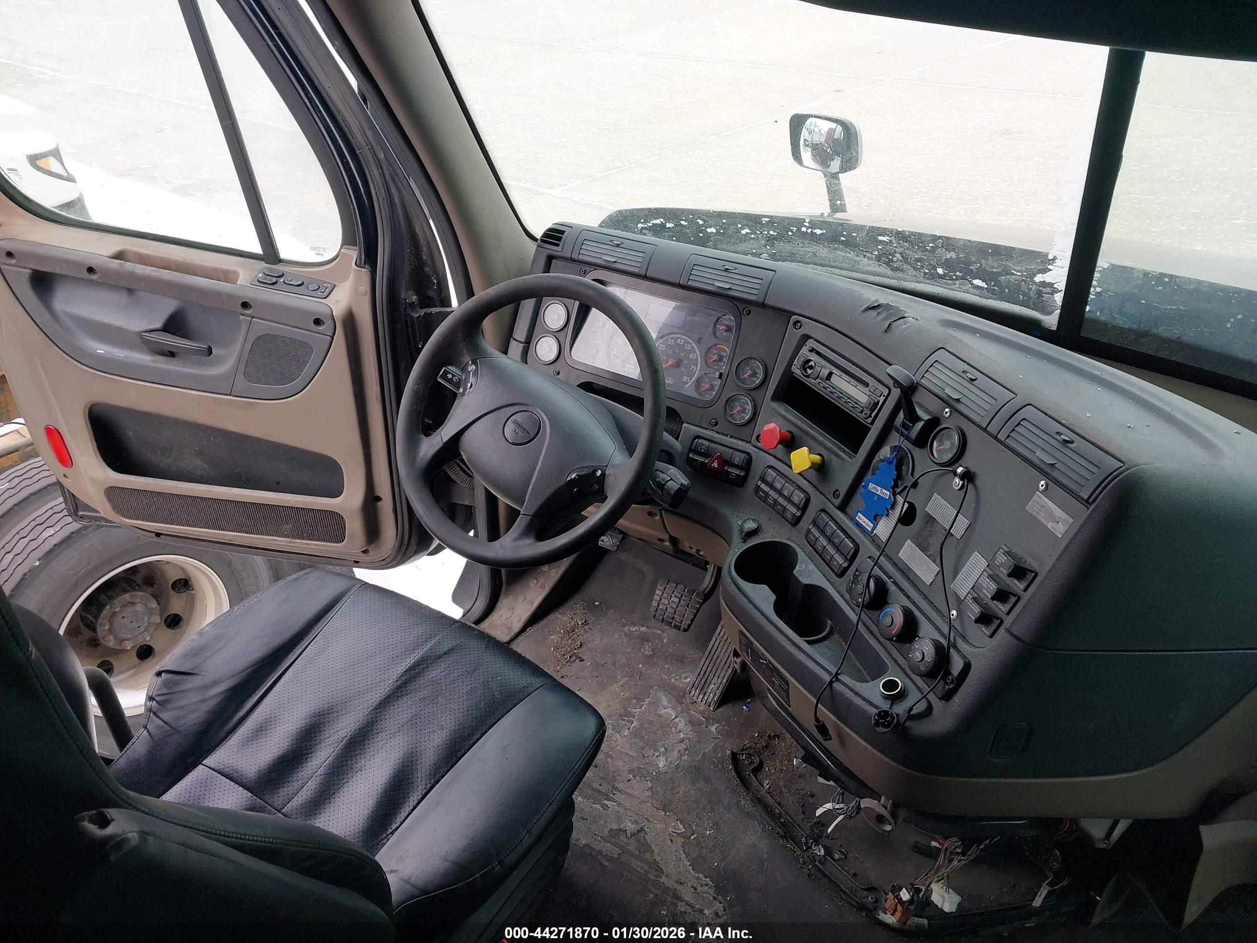 FREIGHTLINER CASCADIA image 8