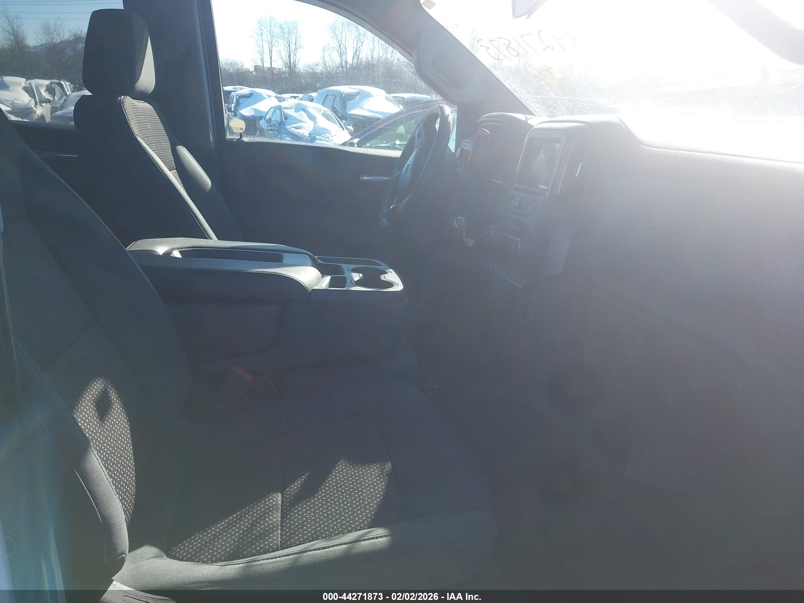 CHEVROLET SILVERADO image 5