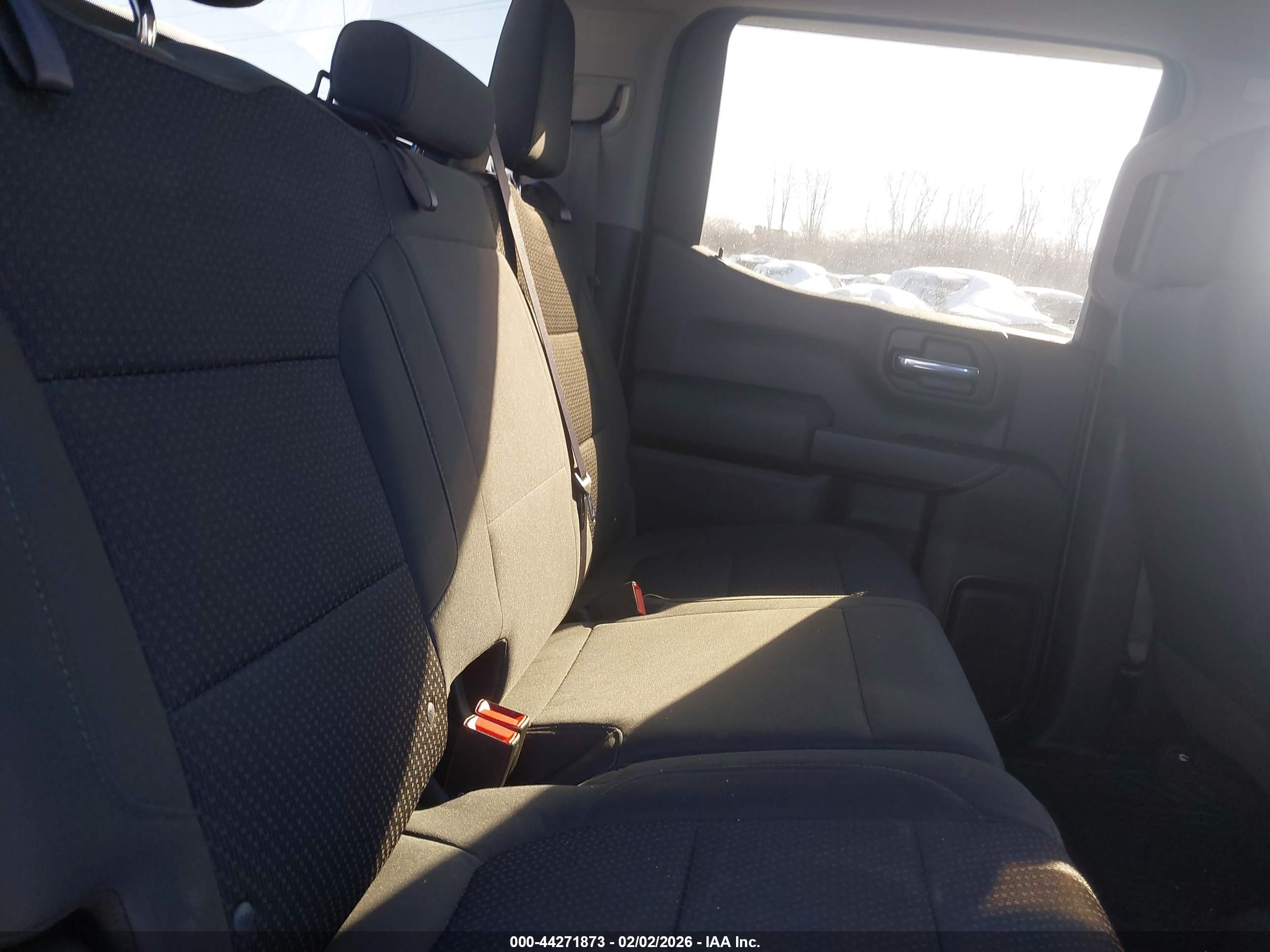 CHEVROLET SILVERADO image 8