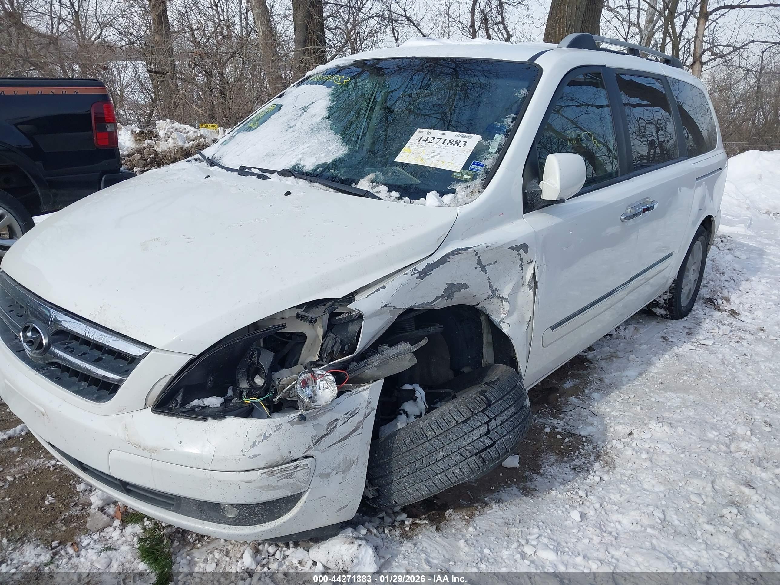 HYUNDAI ENTOURAGE image 6