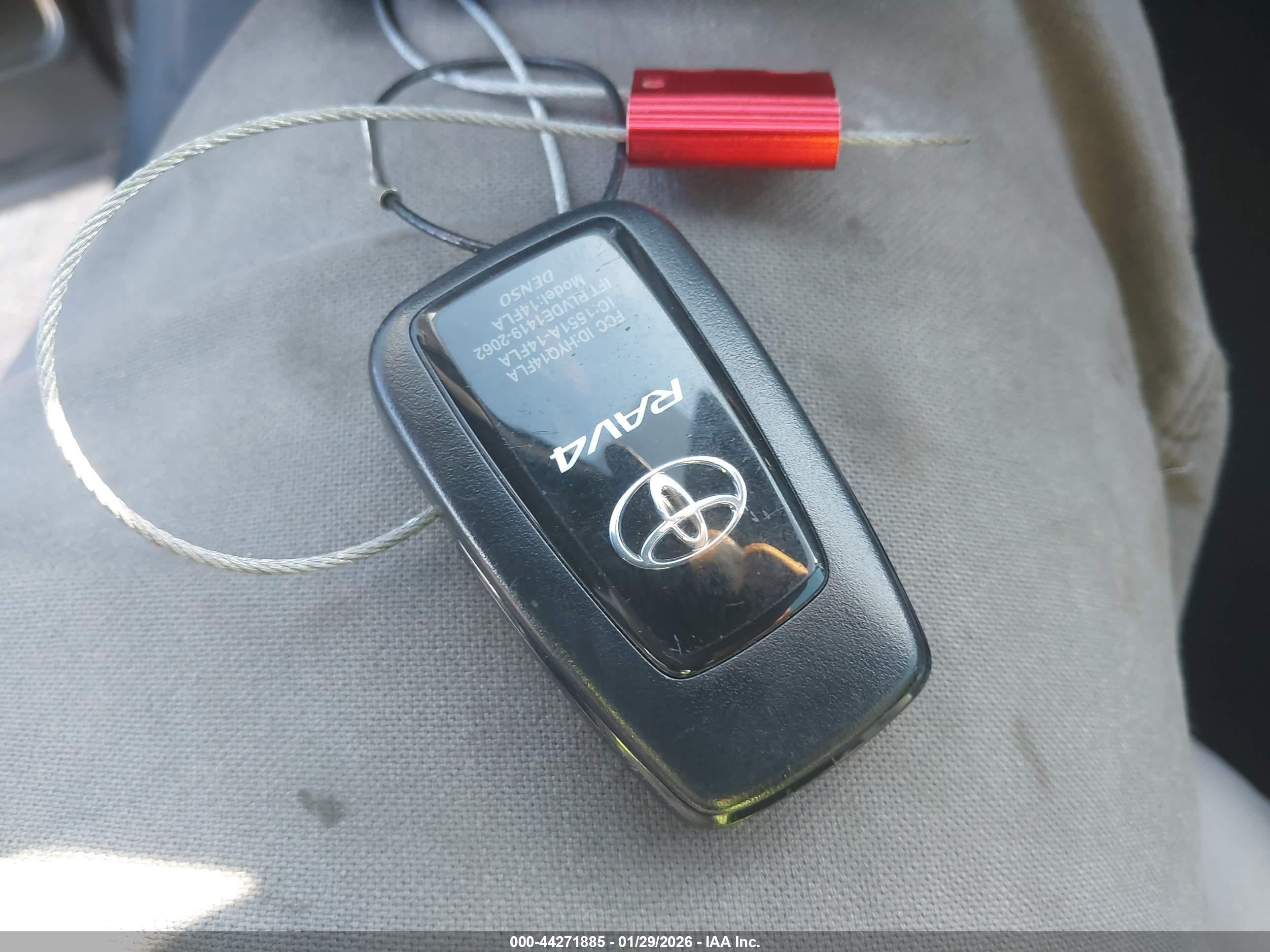 TOYOTA RAV4 image 11