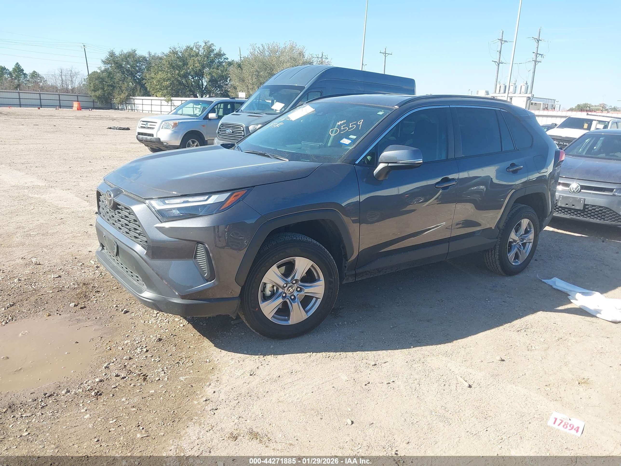 TOYOTA RAV4 image 2