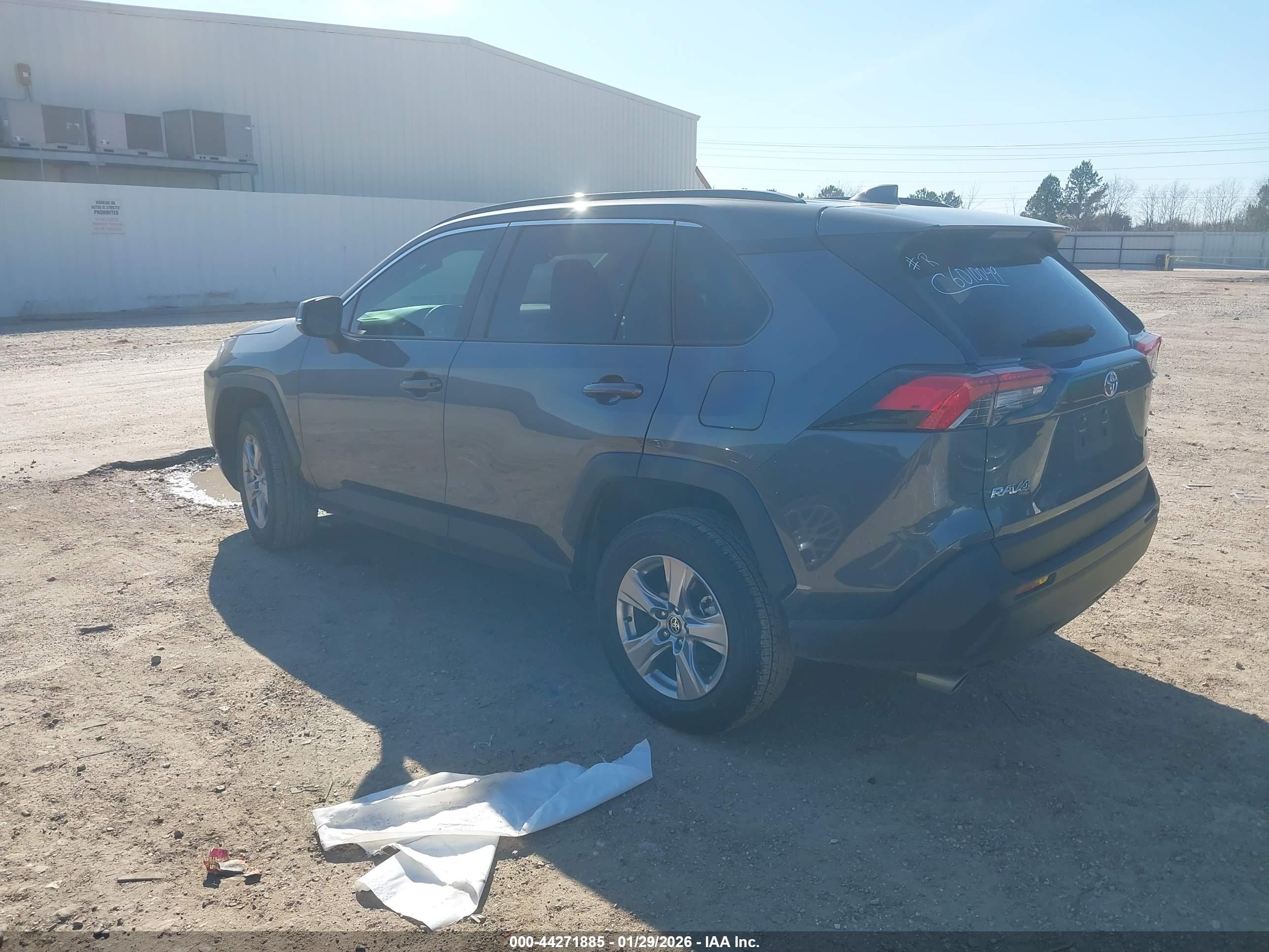 TOYOTA RAV4 image 3