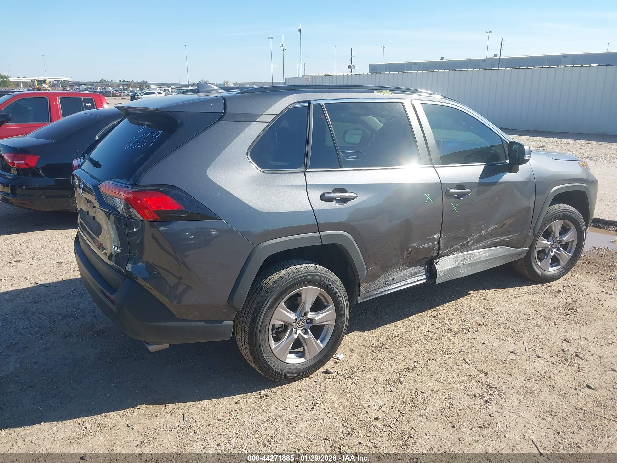 TOYOTA RAV4 image 4