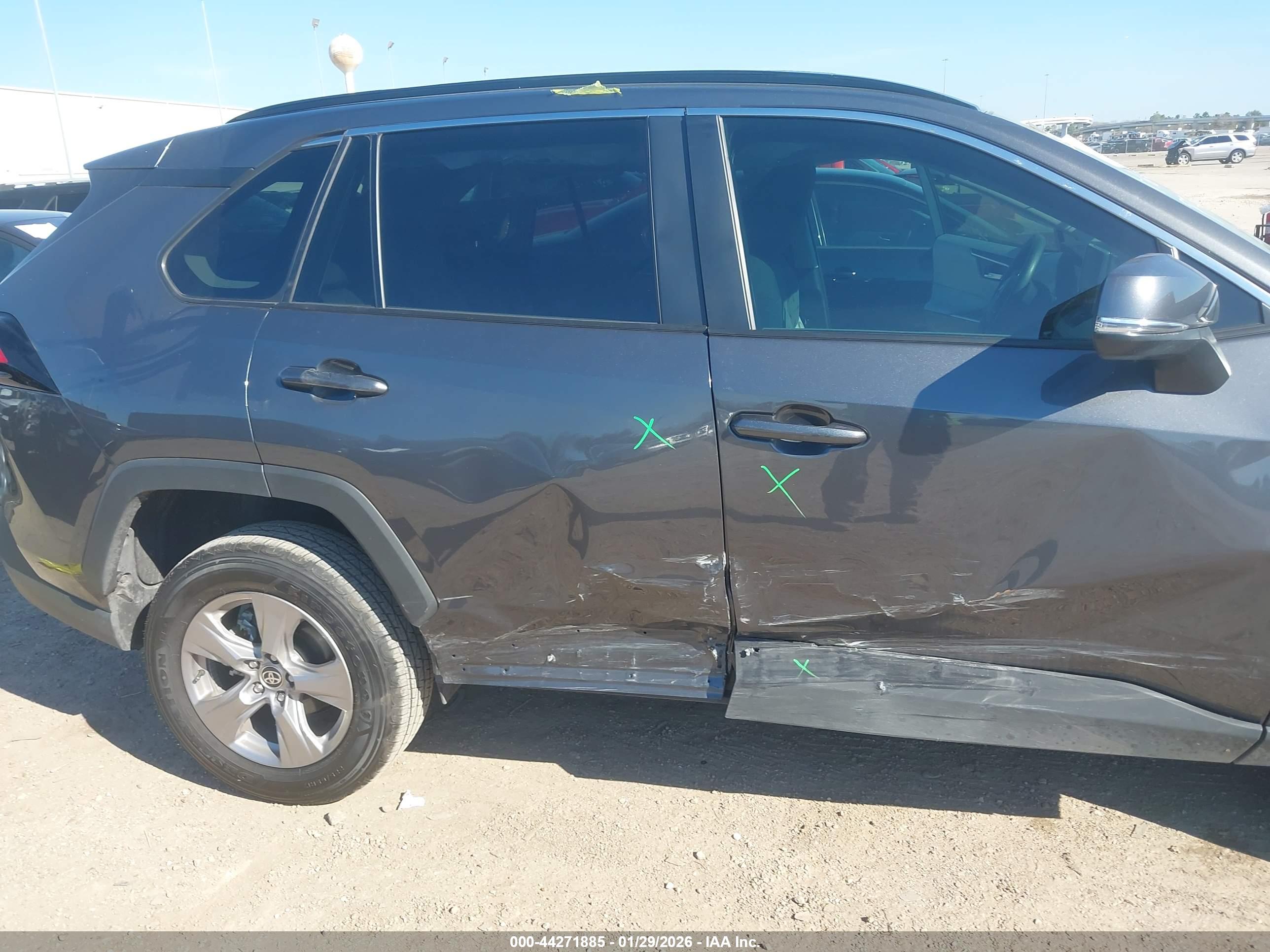 TOYOTA RAV4 image 6