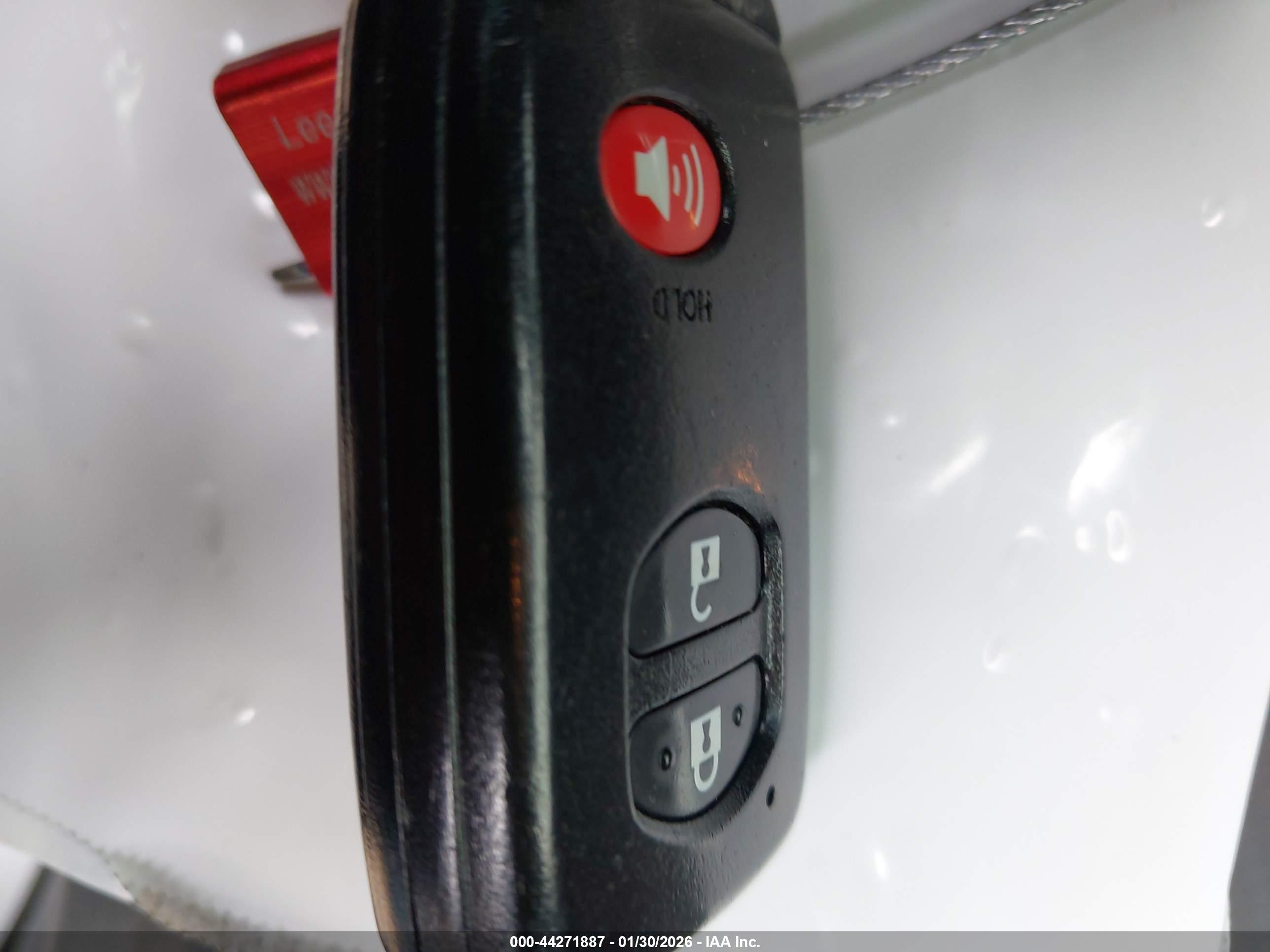 TOYOTA PRIUS image 11