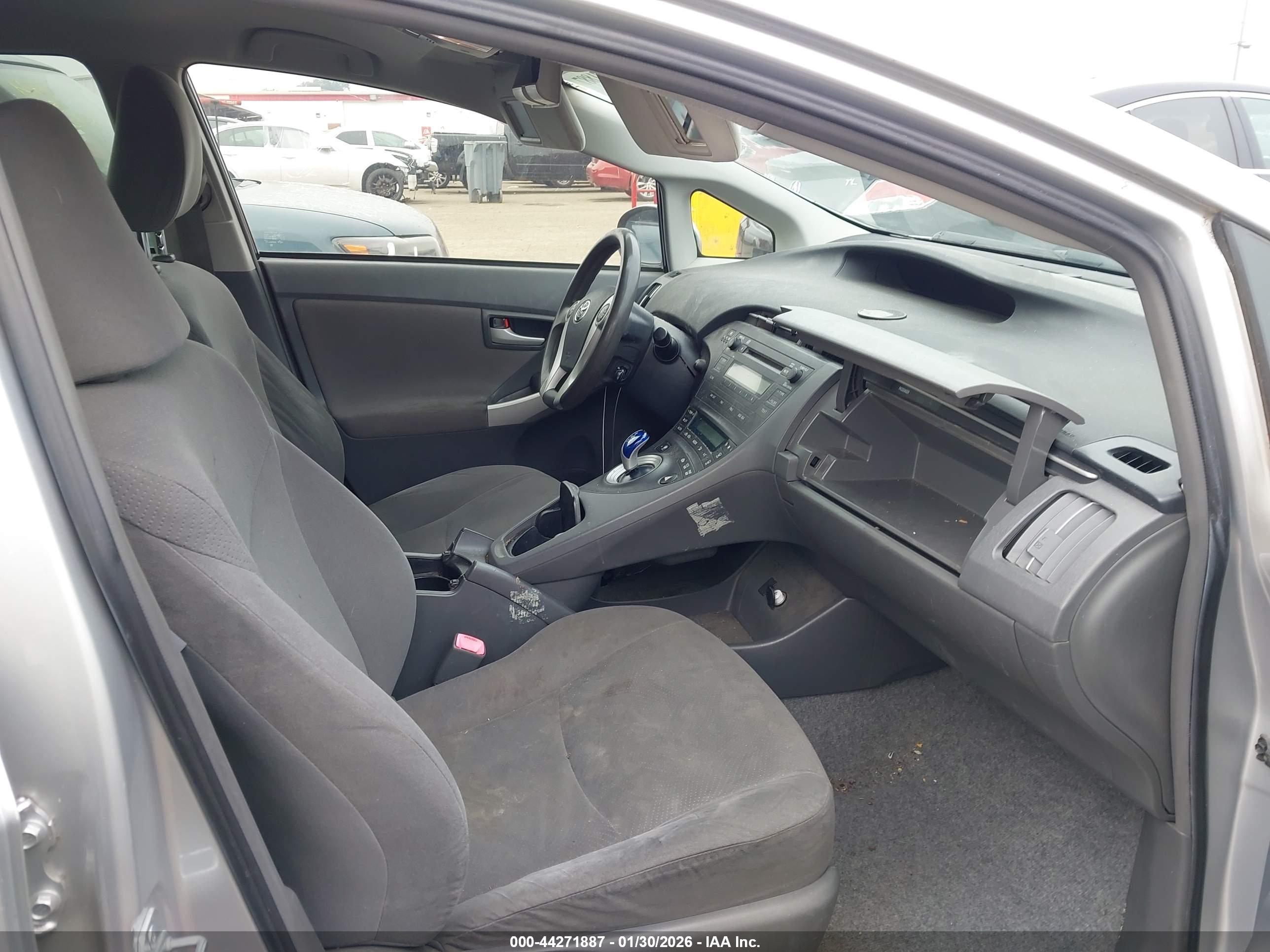 TOYOTA PRIUS image 5