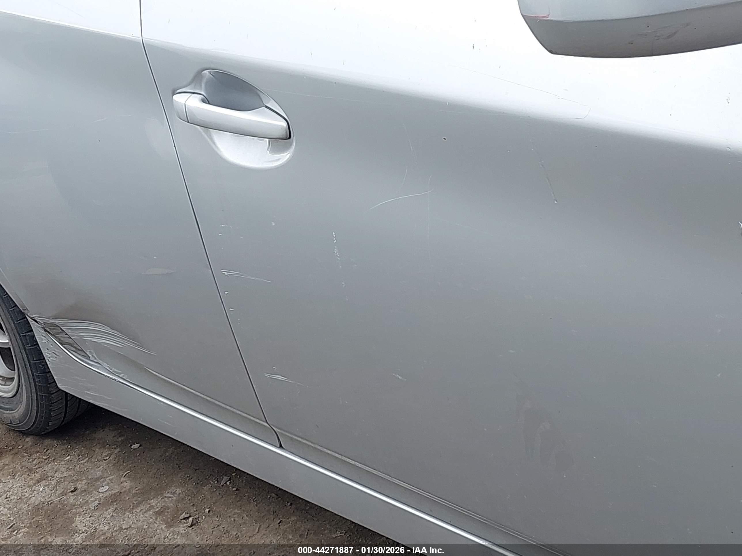 TOYOTA PRIUS image 6