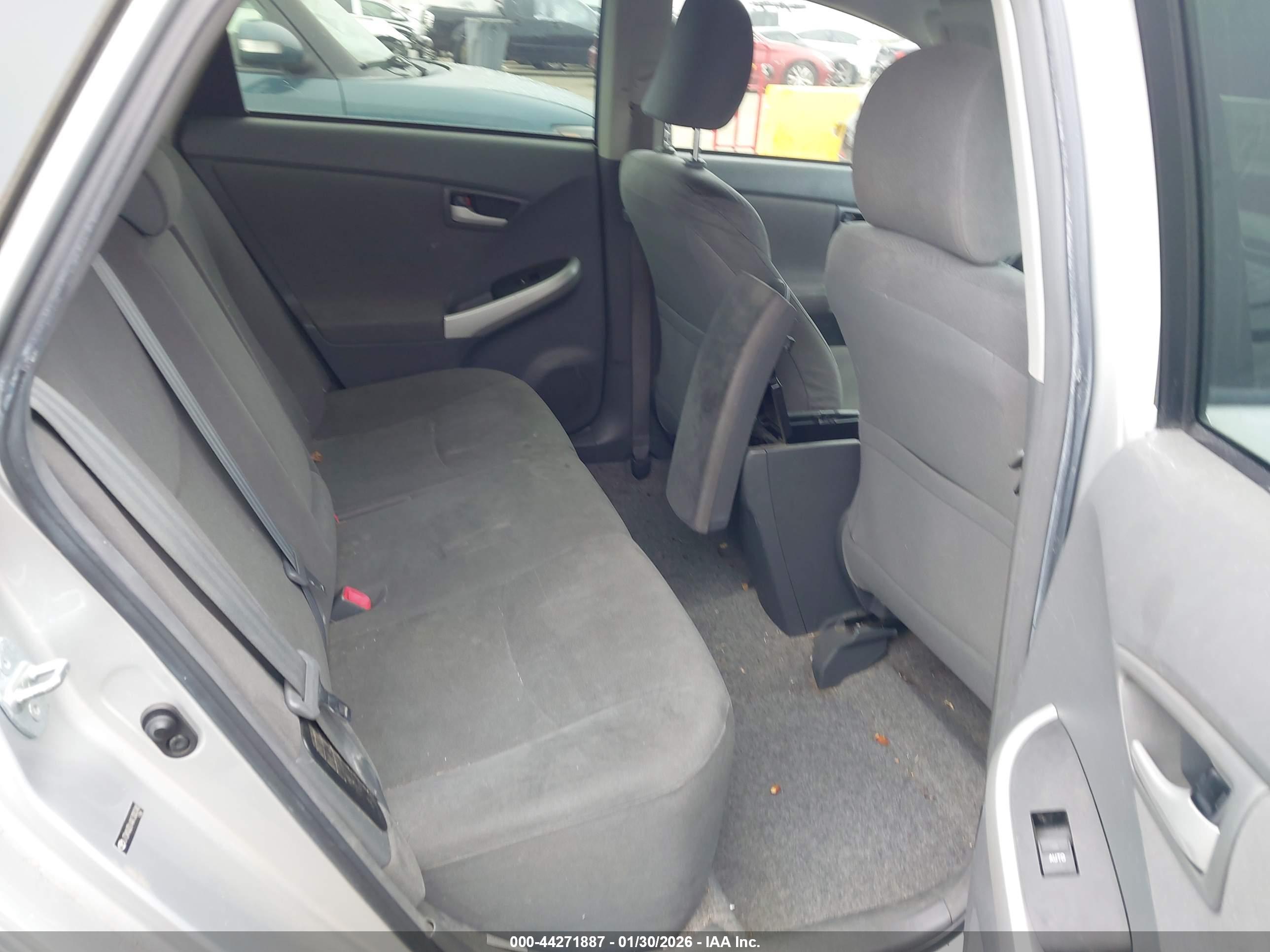 TOYOTA PRIUS image 8