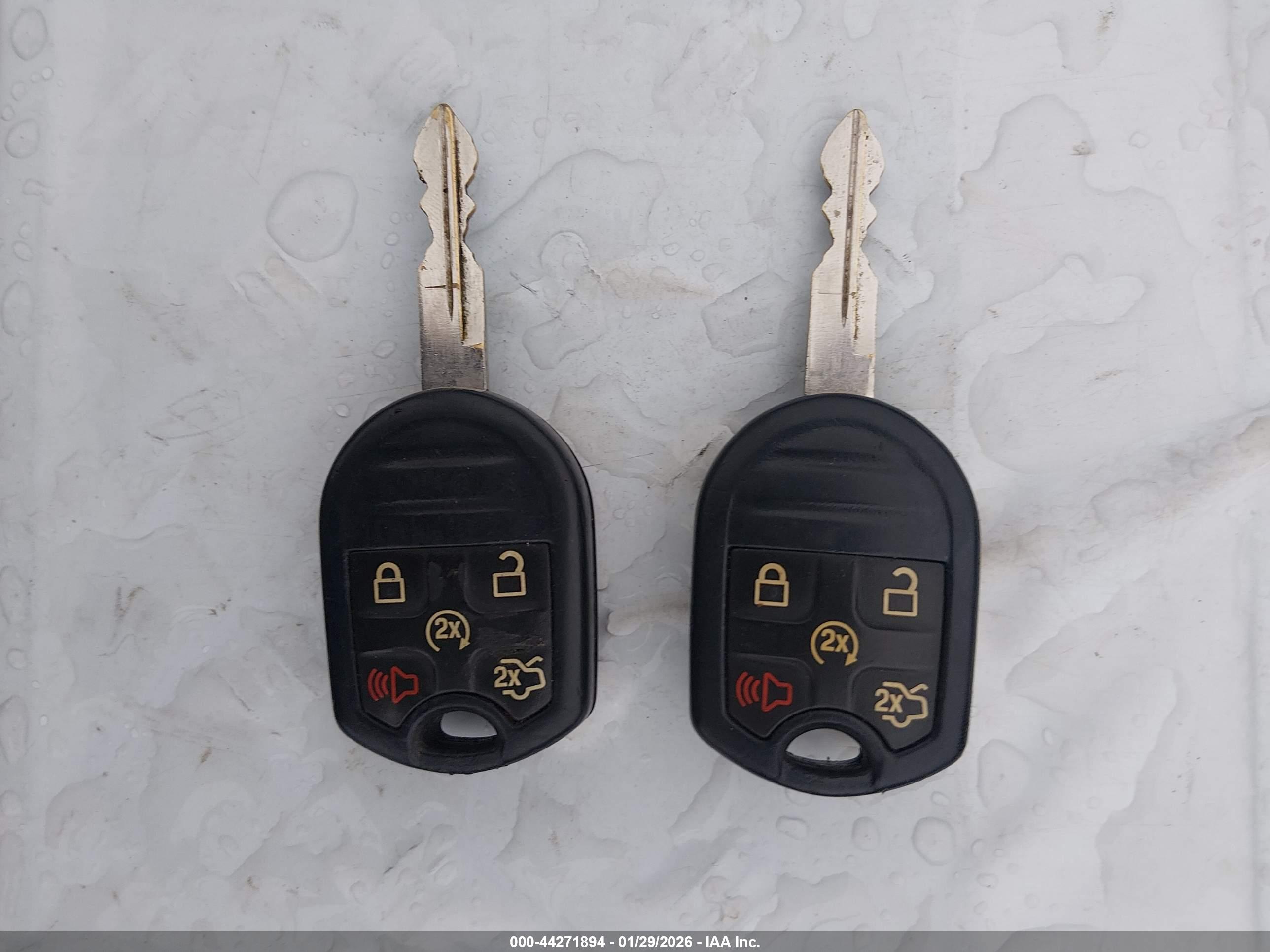 FORD TAURUS image 11