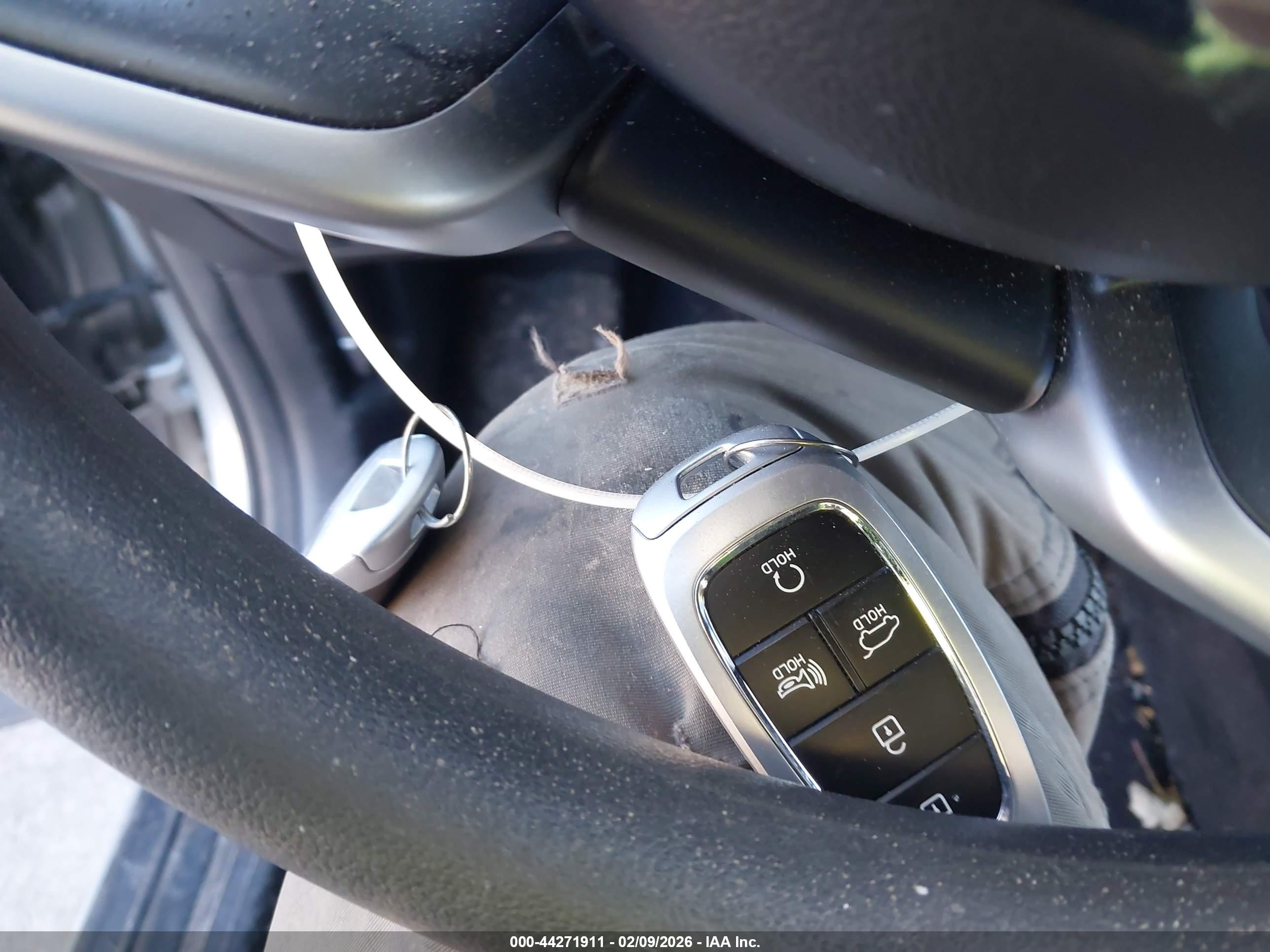 HYUNDAI TUCSON image 11