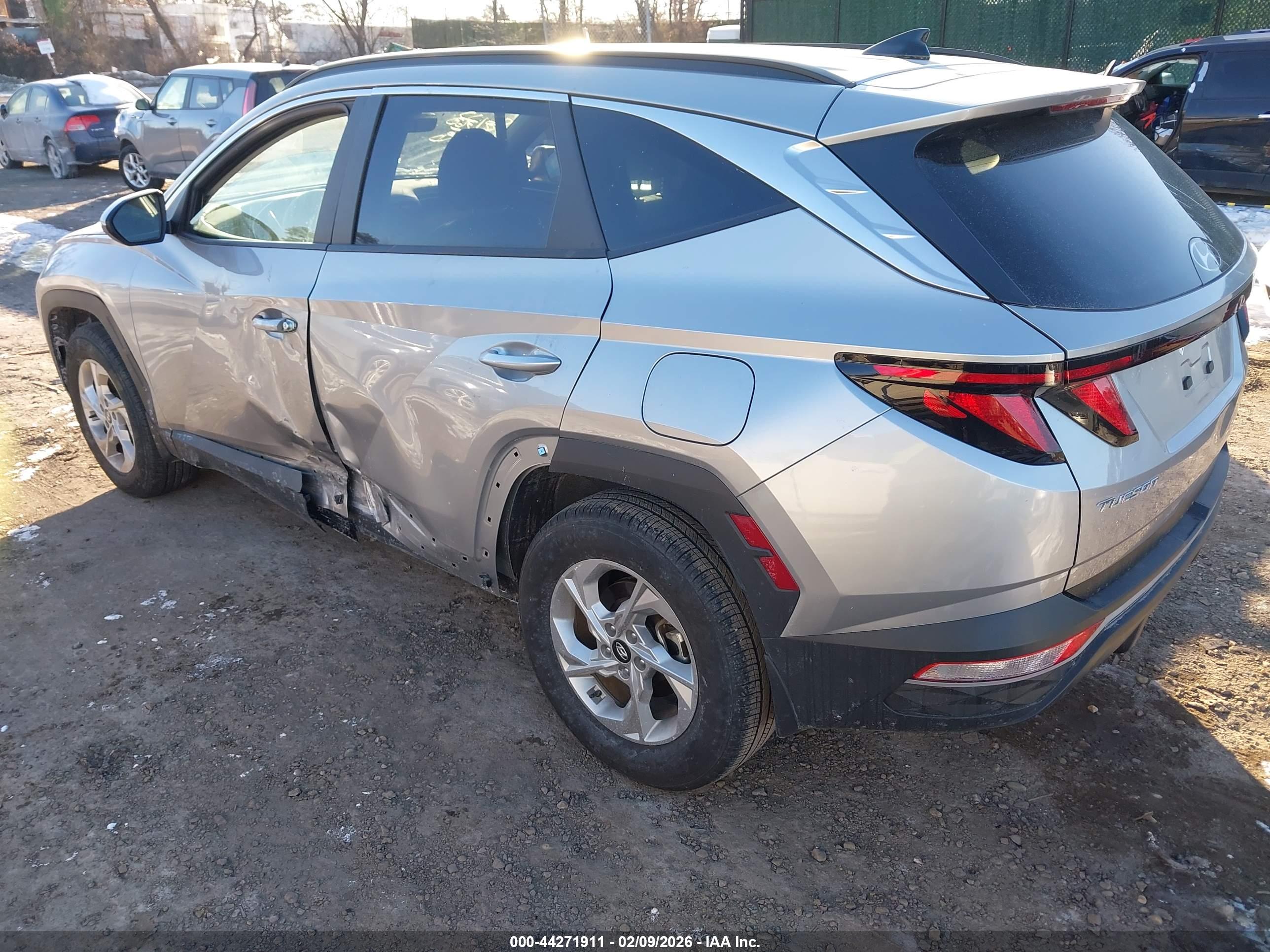 HYUNDAI TUCSON image 3