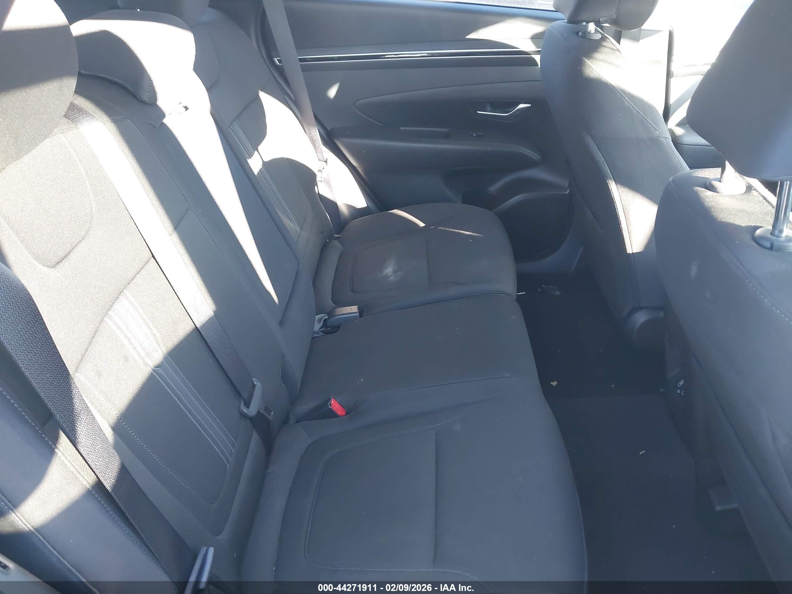 HYUNDAI TUCSON image 8