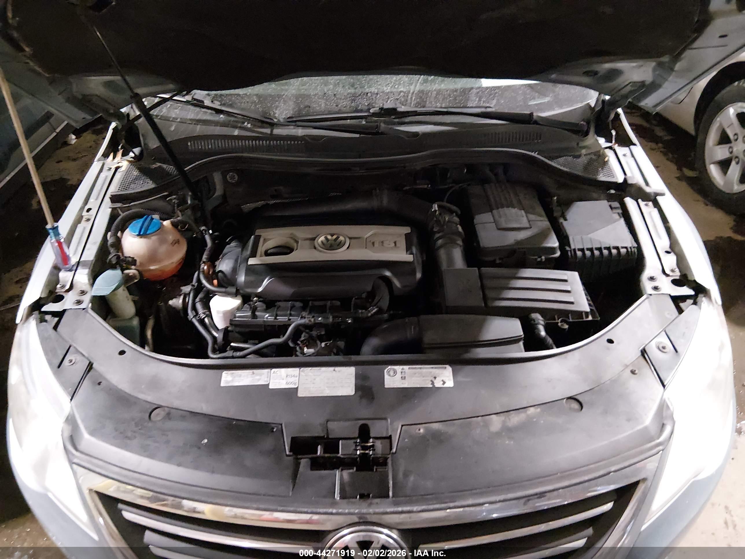 VOLKSWAGEN CC image 10