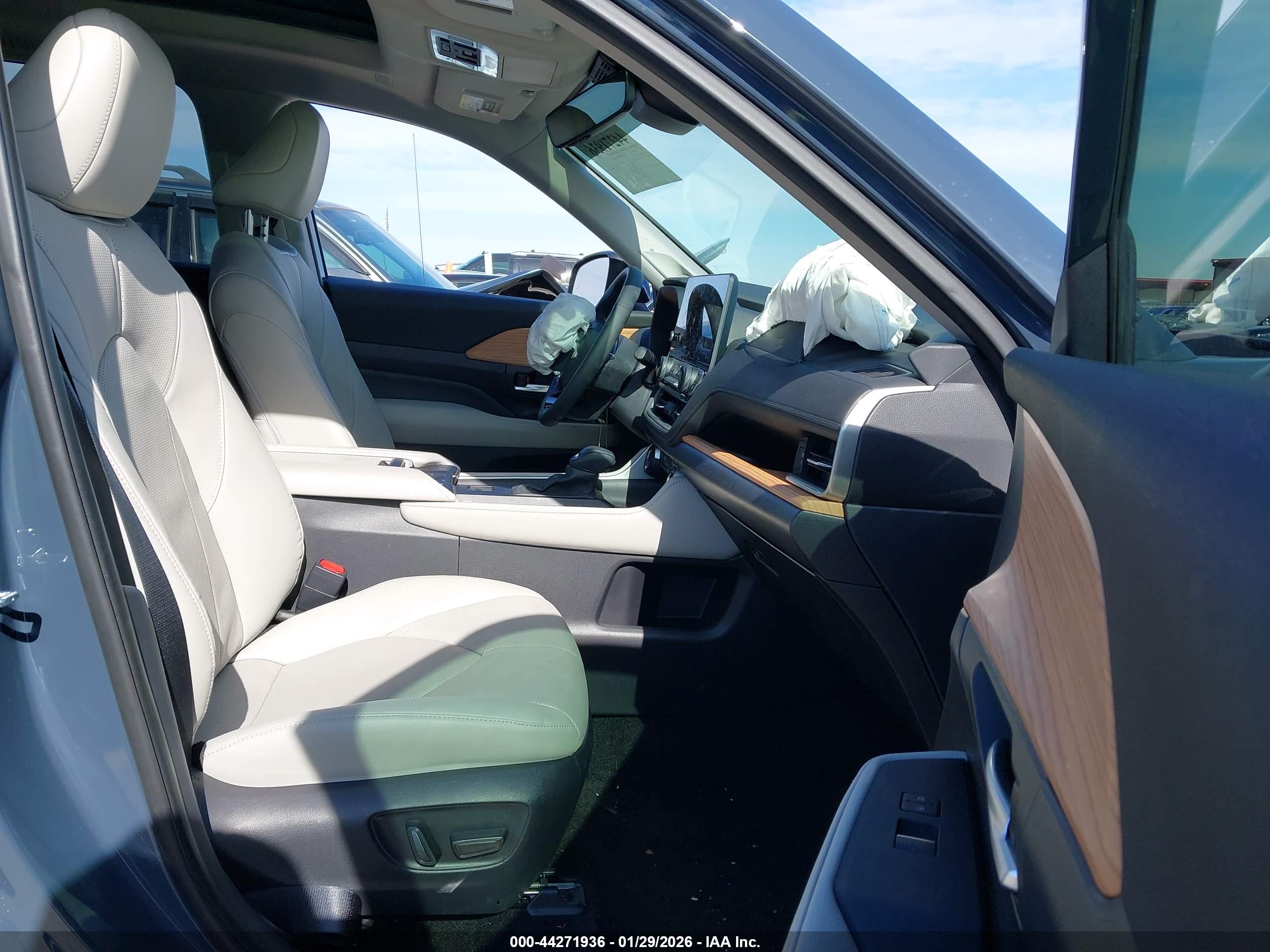 TOYOTA GRAND image 5