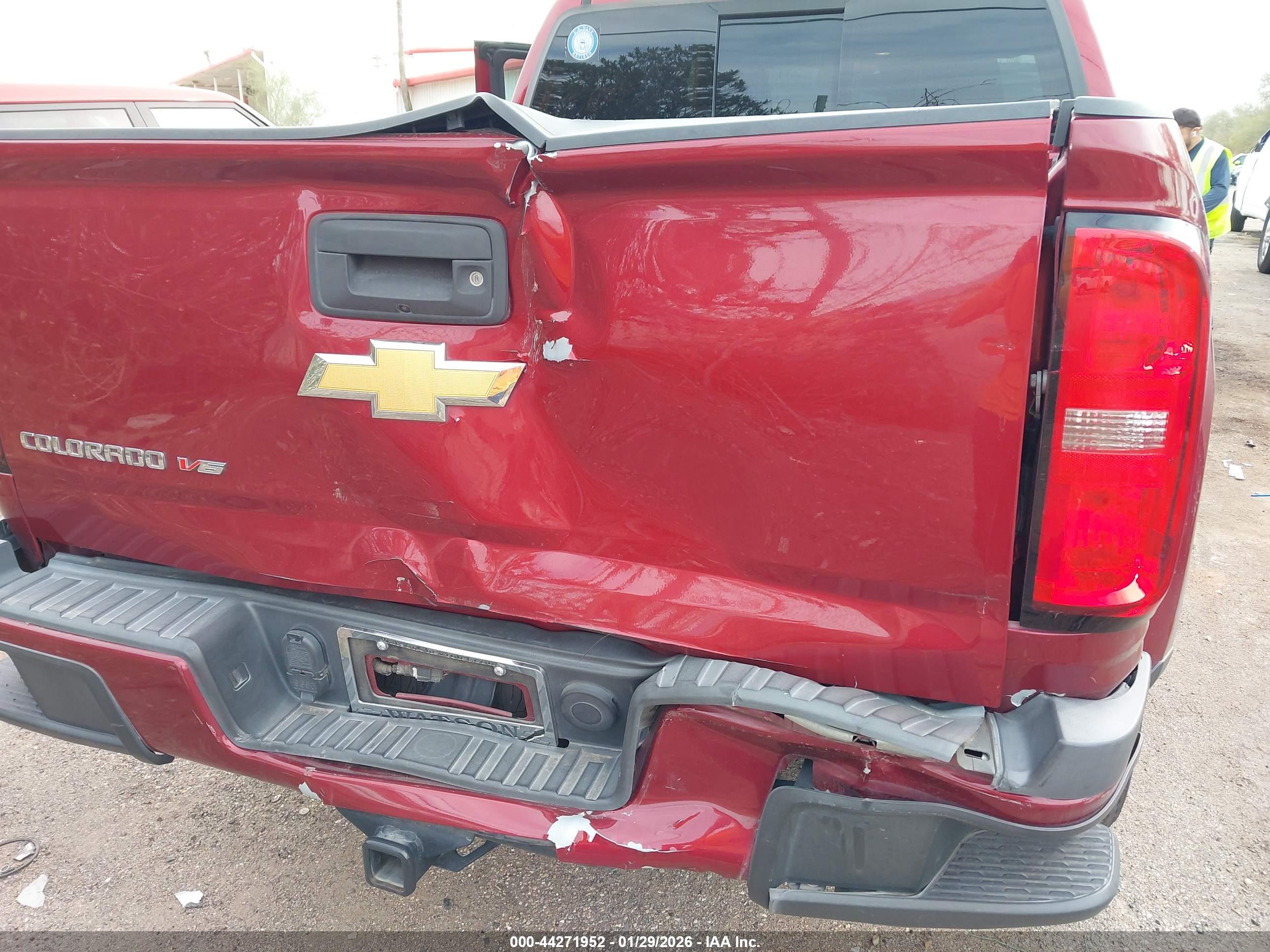 CHEVROLET COLORADO image 6