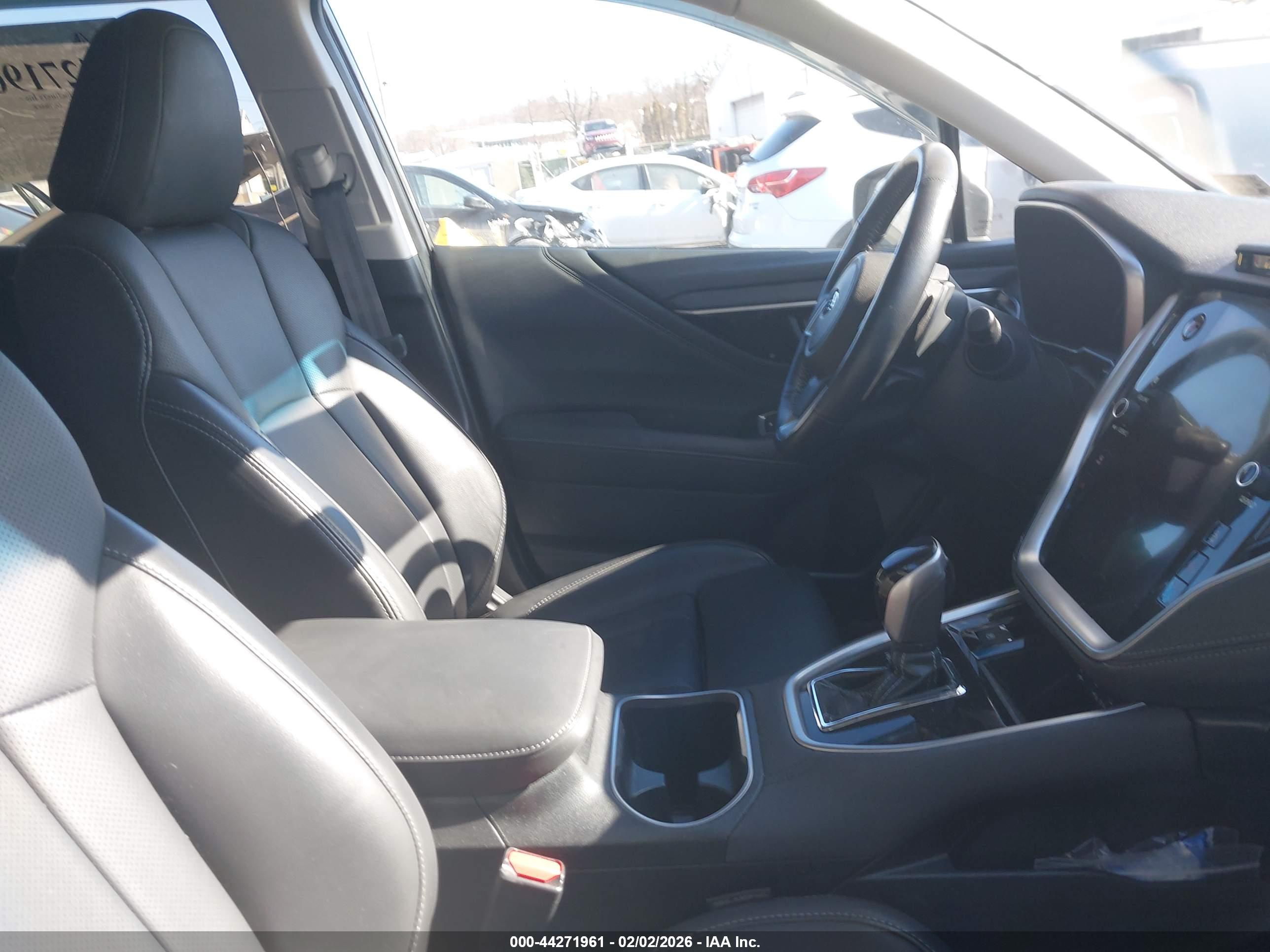 SUBARU OUTBACK image 5