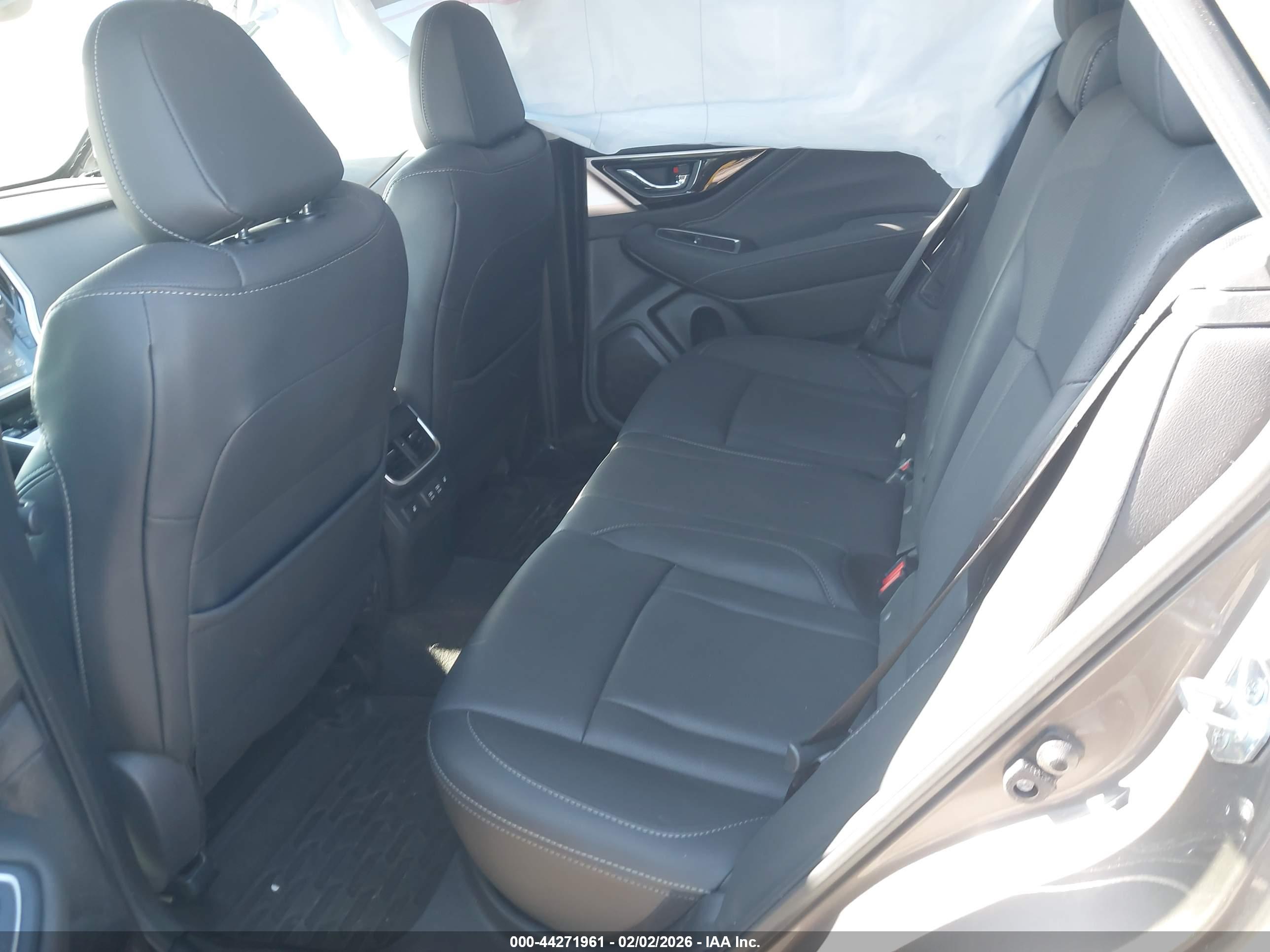 SUBARU OUTBACK image 8