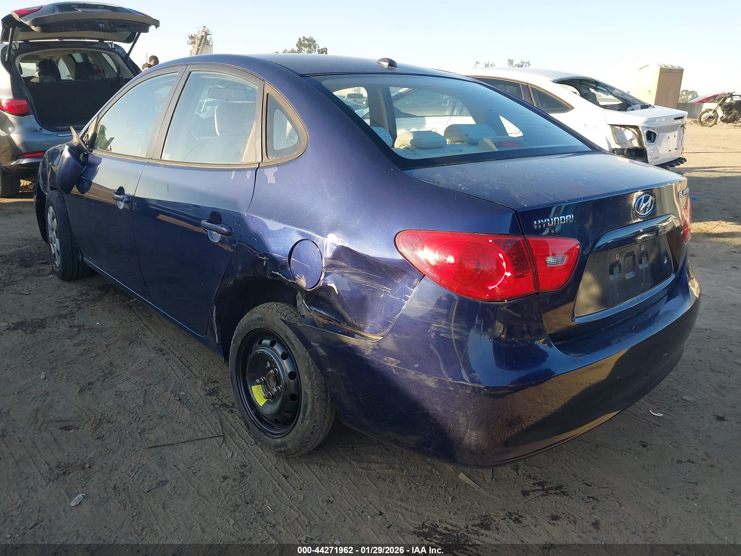 HYUNDAI ELANTRA image 3